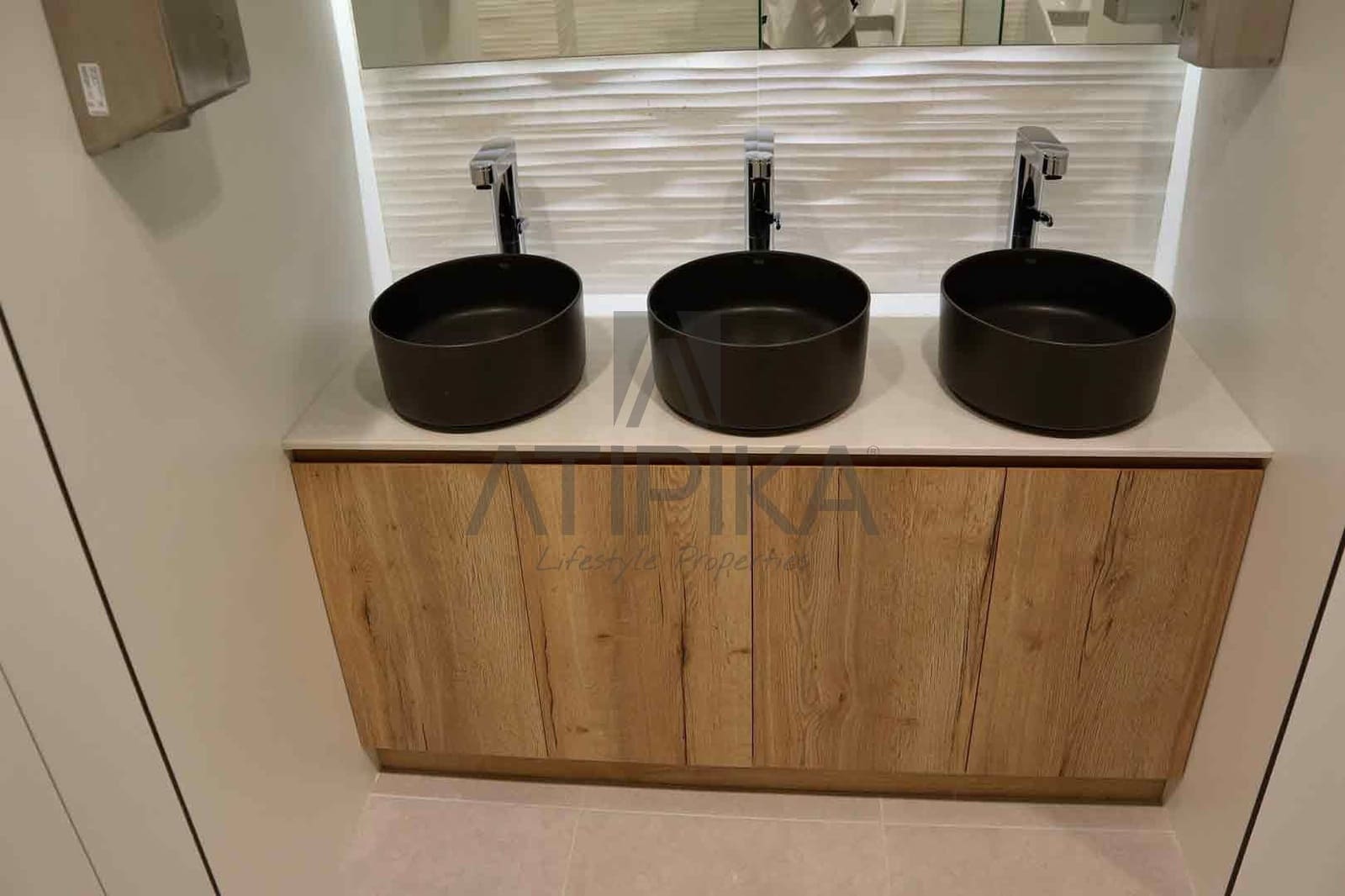 Kontor til leie i Barcelona by - € 16 750 (Ref: 9548721)