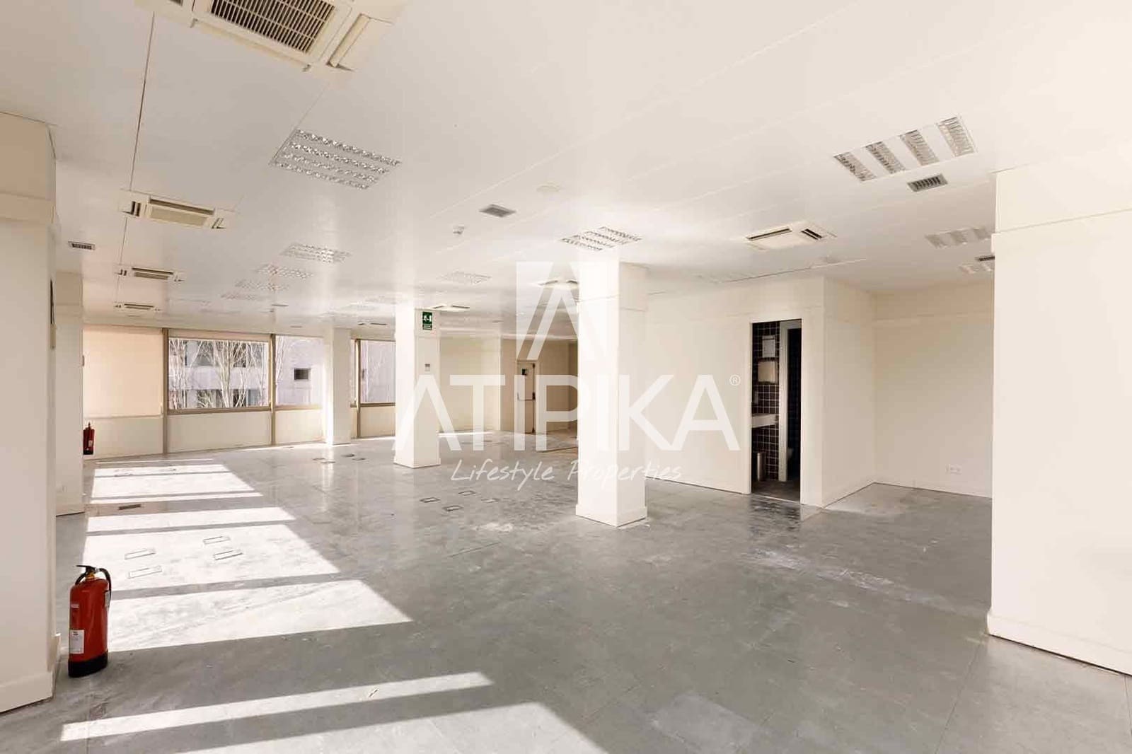 1 soverom Kontor til leie i Barcelona by - € 12 793 (Ref: 9548726)