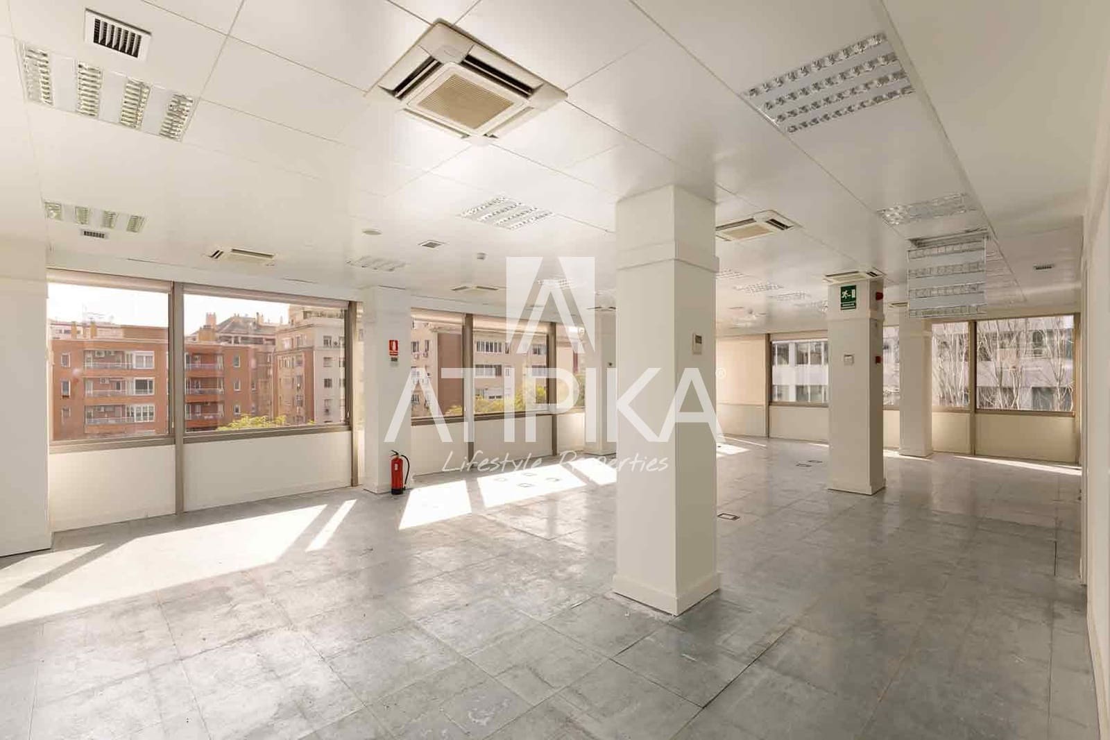 1 soverom Kontor til leie i Barcelona by - € 12 793 (Ref: 9548726)