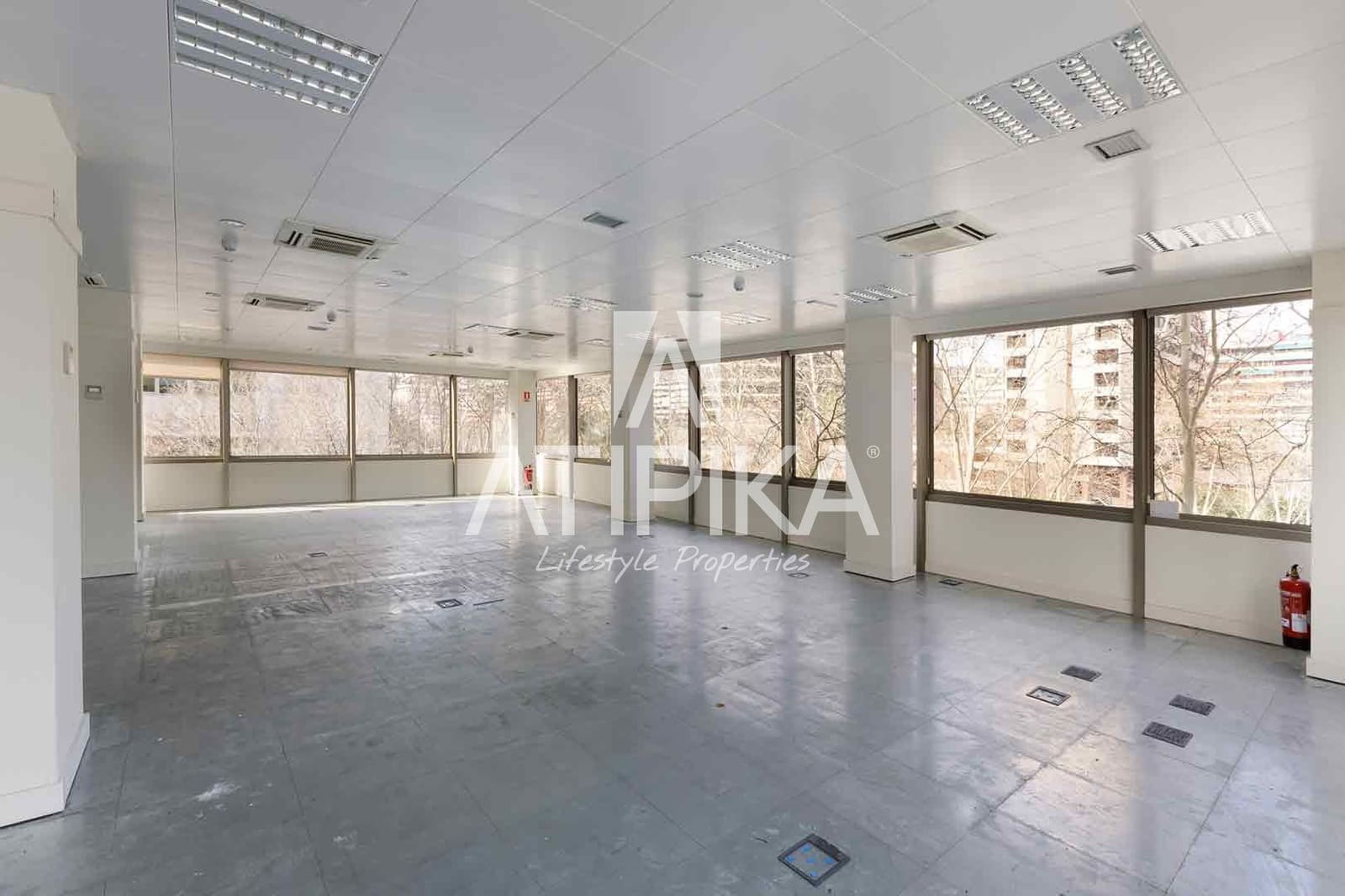 1 soverom Kontor til leie i Barcelona by - € 12 793 (Ref: 9548726)