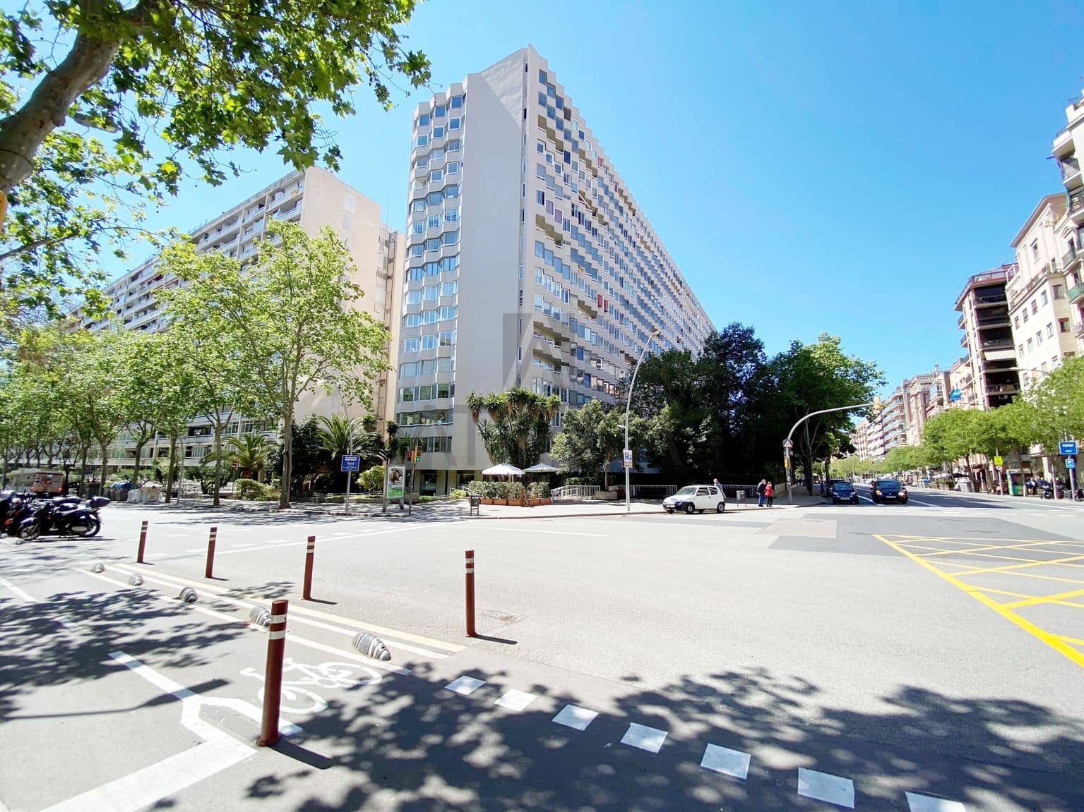 1 soverom Kontor til leie i Barcelona by - € 12 793 (Ref: 9548726)