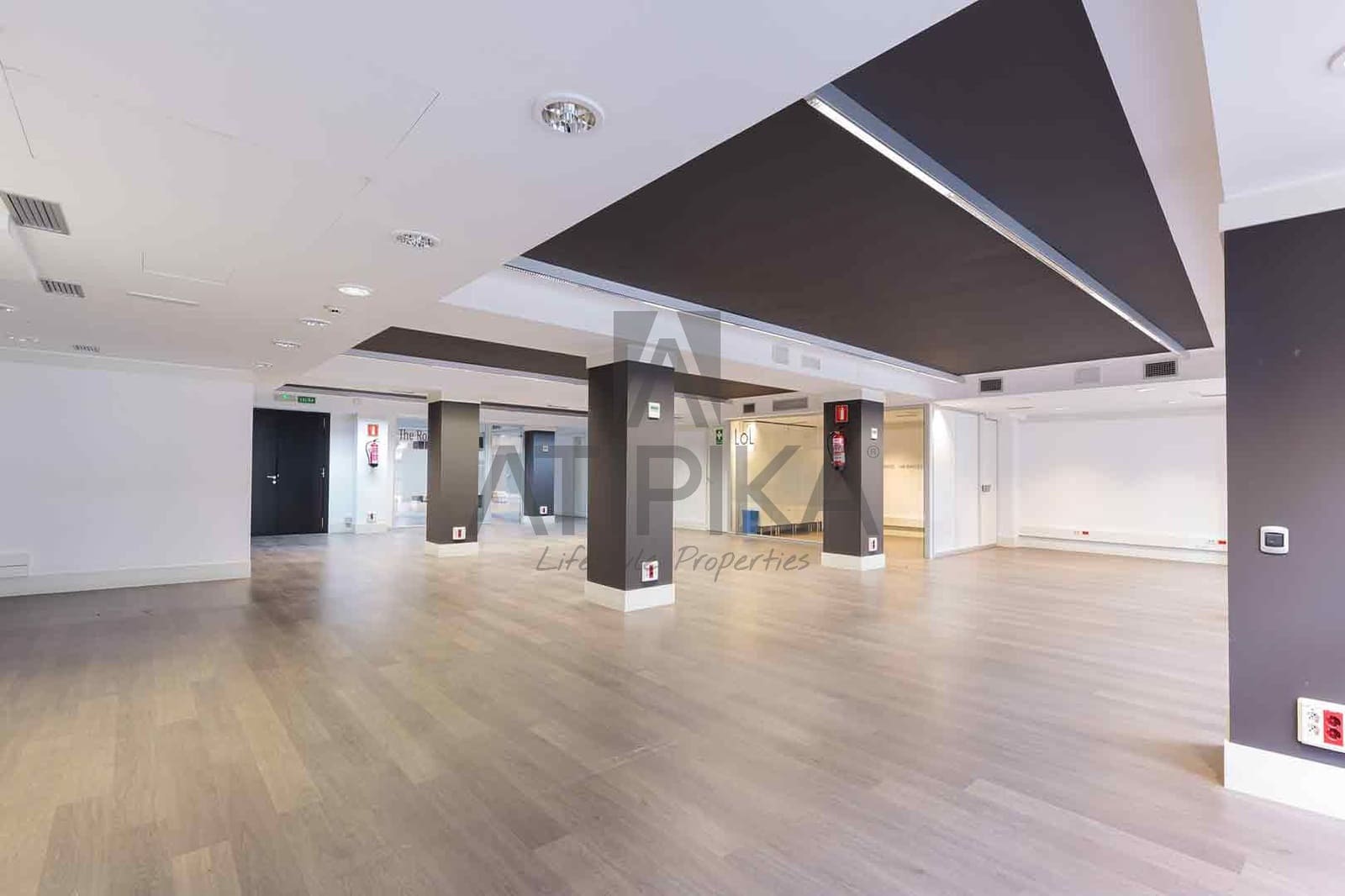 Oficina de 3 habitaciones en Barcelona ciudad en alquiler - 7.158 € (Ref: 9548731)