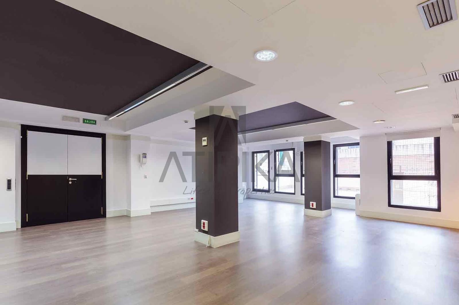 Oficina de 3 habitaciones en Barcelona ciudad en alquiler - 7.158 € (Ref: 9548731)