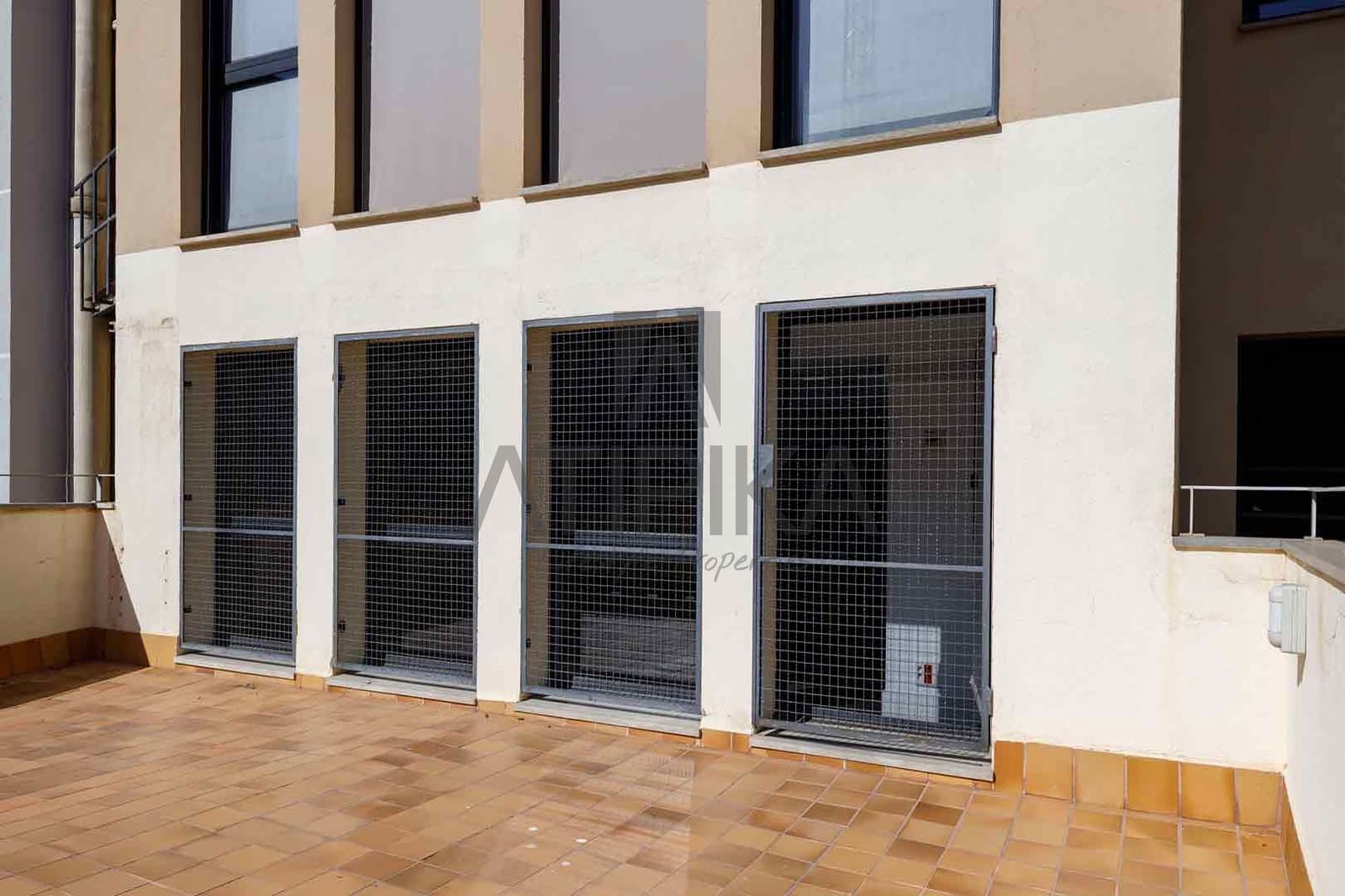 Oficina de 3 habitaciones en Barcelona ciudad en alquiler - 7.158 € (Ref: 9548731)