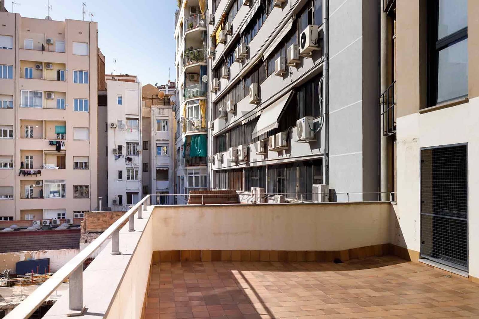 Oficina de 3 habitaciones en Barcelona ciudad en alquiler - 7.158 € (Ref: 9548731)