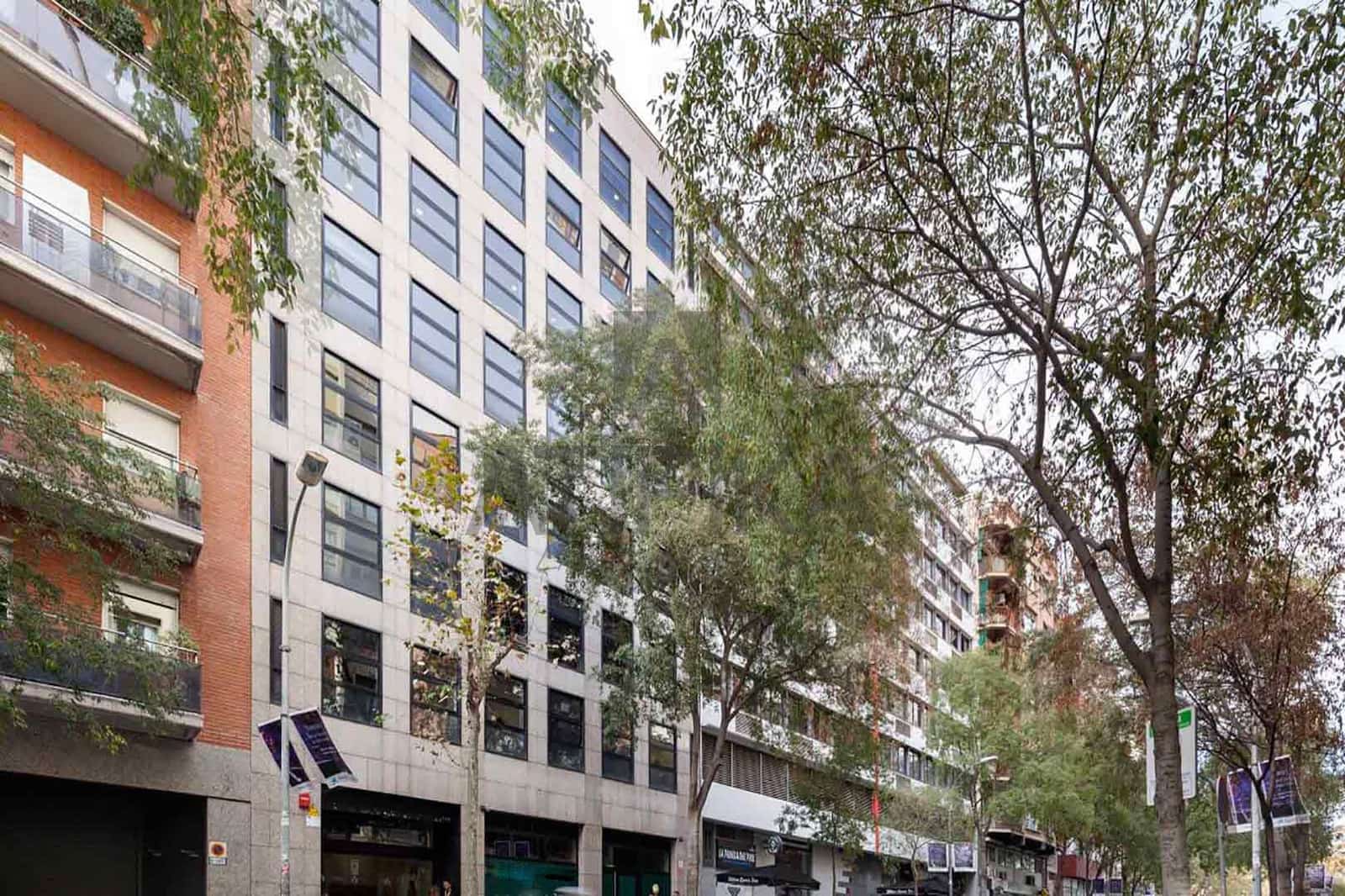 Oficina de 3 habitaciones en Barcelona ciudad en alquiler - 7.158 € (Ref: 9548731)