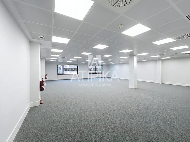 1 soveværelse Kontor til leje i Barcelona by med garage - € 7.896 (Ref: 9548734)
