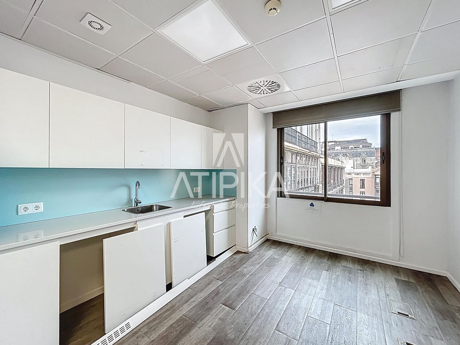 1 bedroom Office for rent in Barcelona city with garage - € 7,896 (Ref: 9548734)