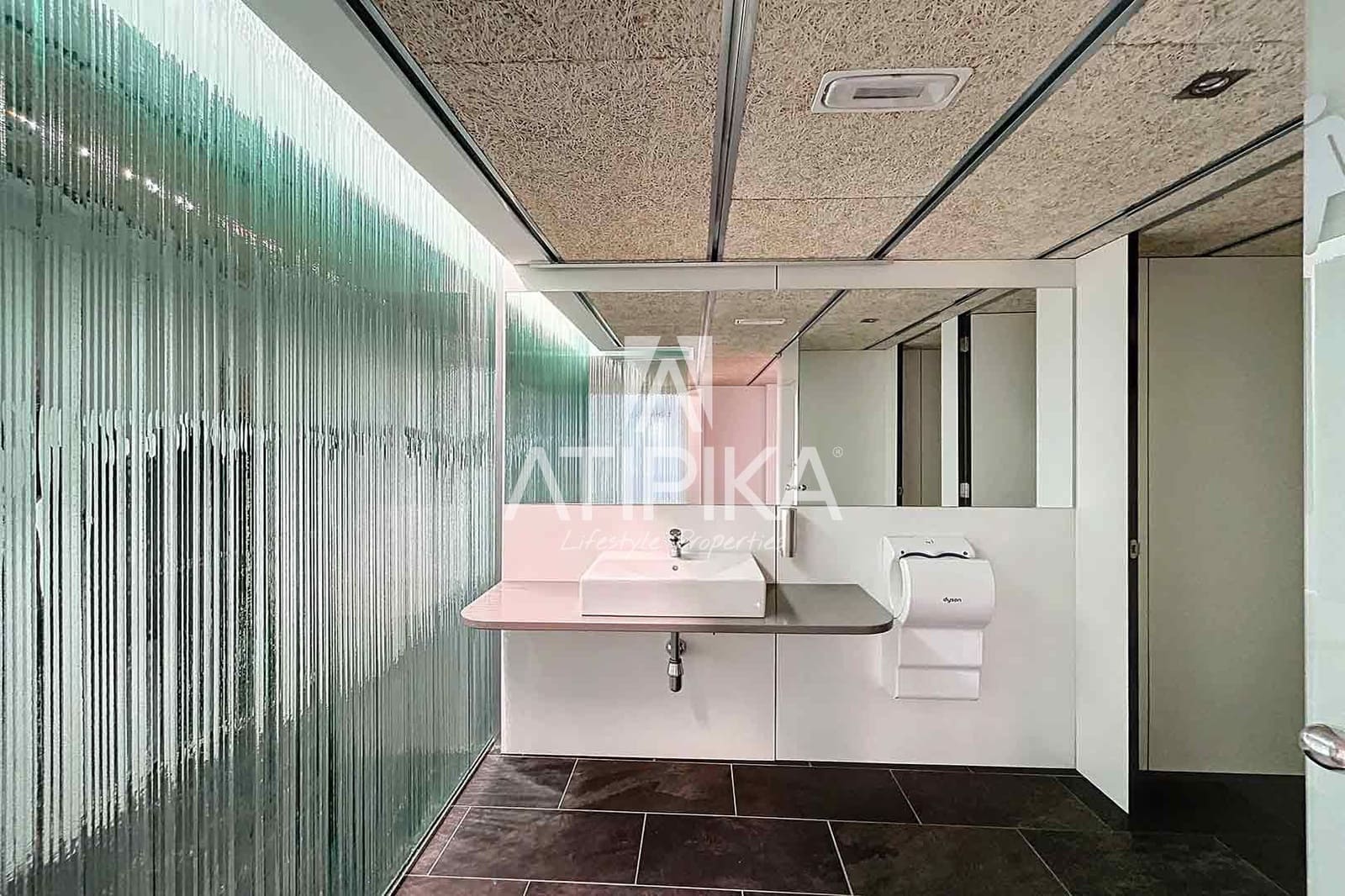 Kontor til leie i Barcelona by - € 13 500 (Ref: 9548736)