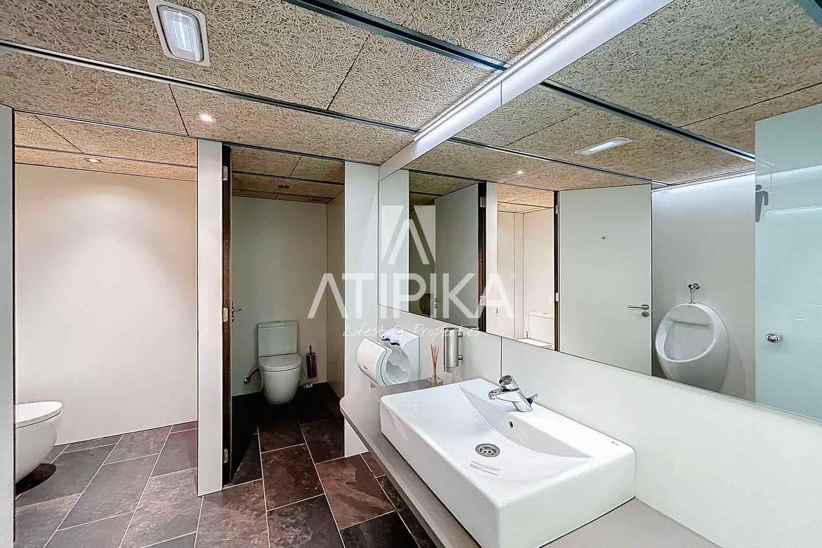 Kontor til leie i Barcelona by - € 13 500 (Ref: 9548736)