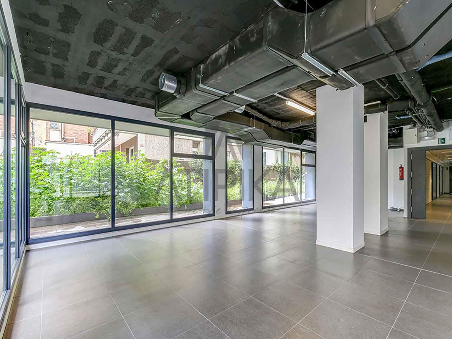 15 bedroom Office for rent in Barcelona city - € 39,845 (Ref: 9548738)