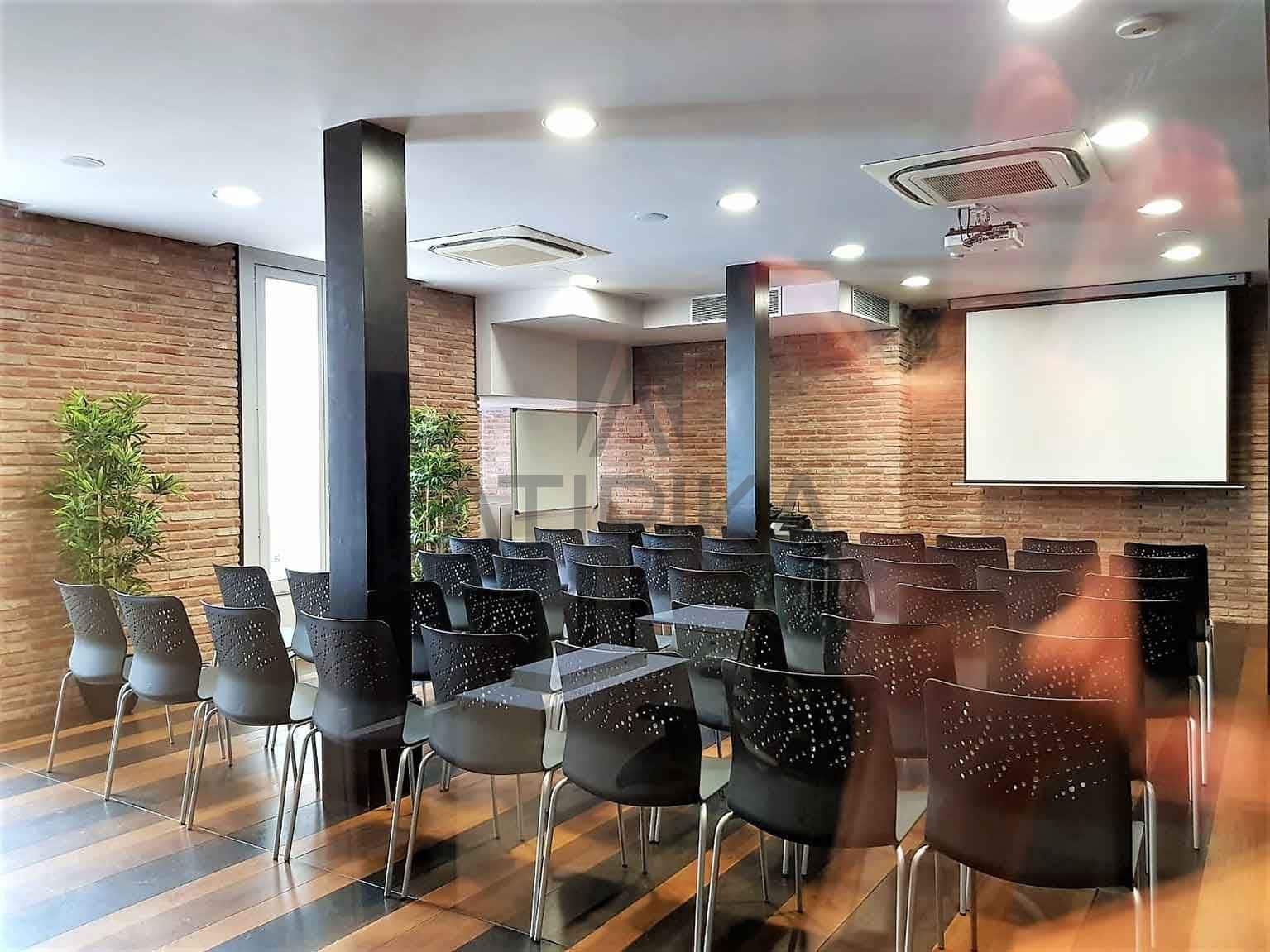 10 soverom Kontor til leie i Barcelona by - € 15 000 (Ref: 9548742)