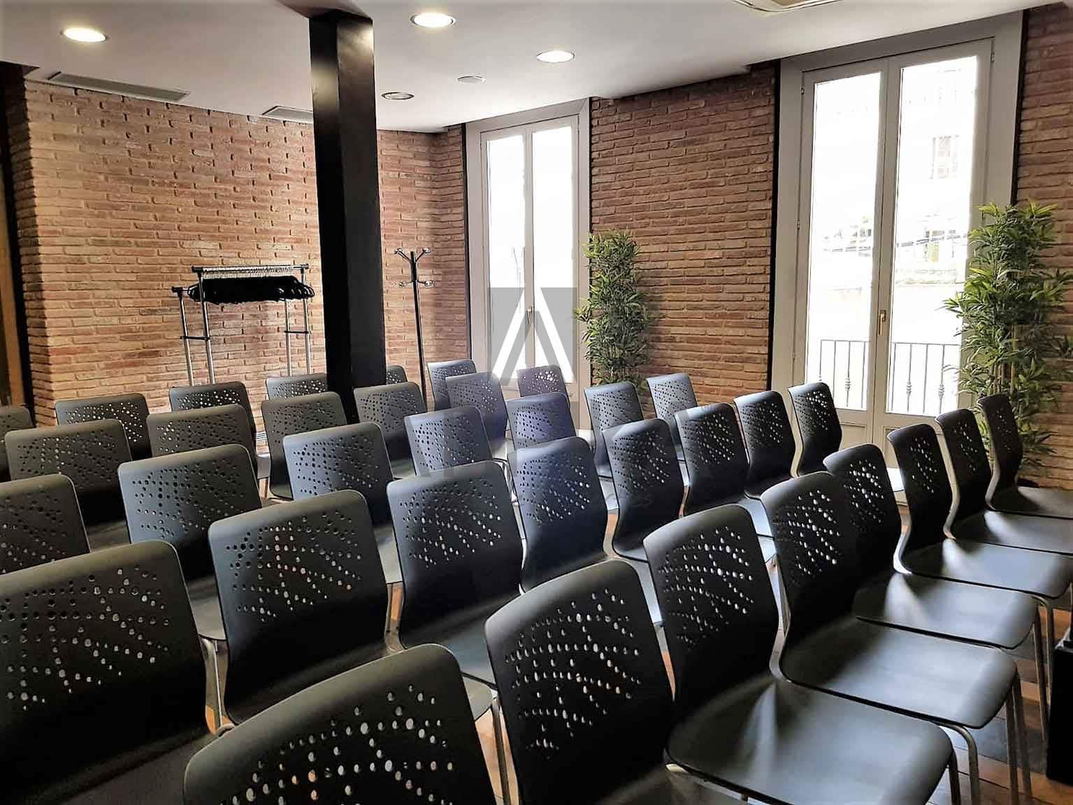 10 soverom Kontor til leie i Barcelona by - € 15 000 (Ref: 9548742)