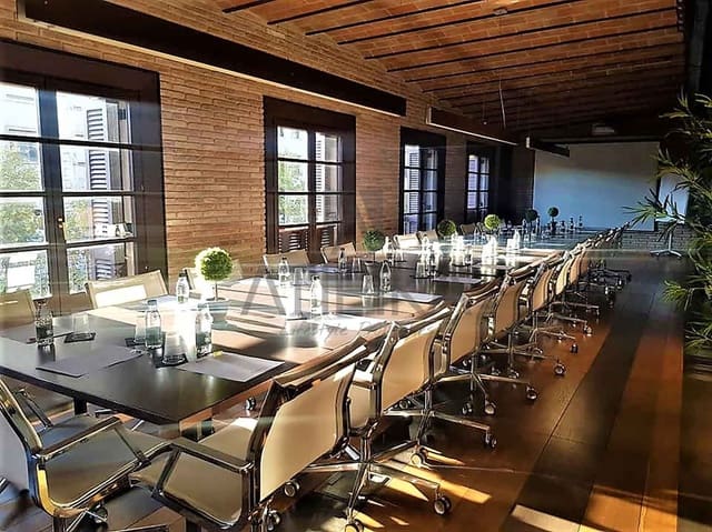 10 soverom Kontor til leie i Barcelona by - € 15 000 (Ref: 9548742)