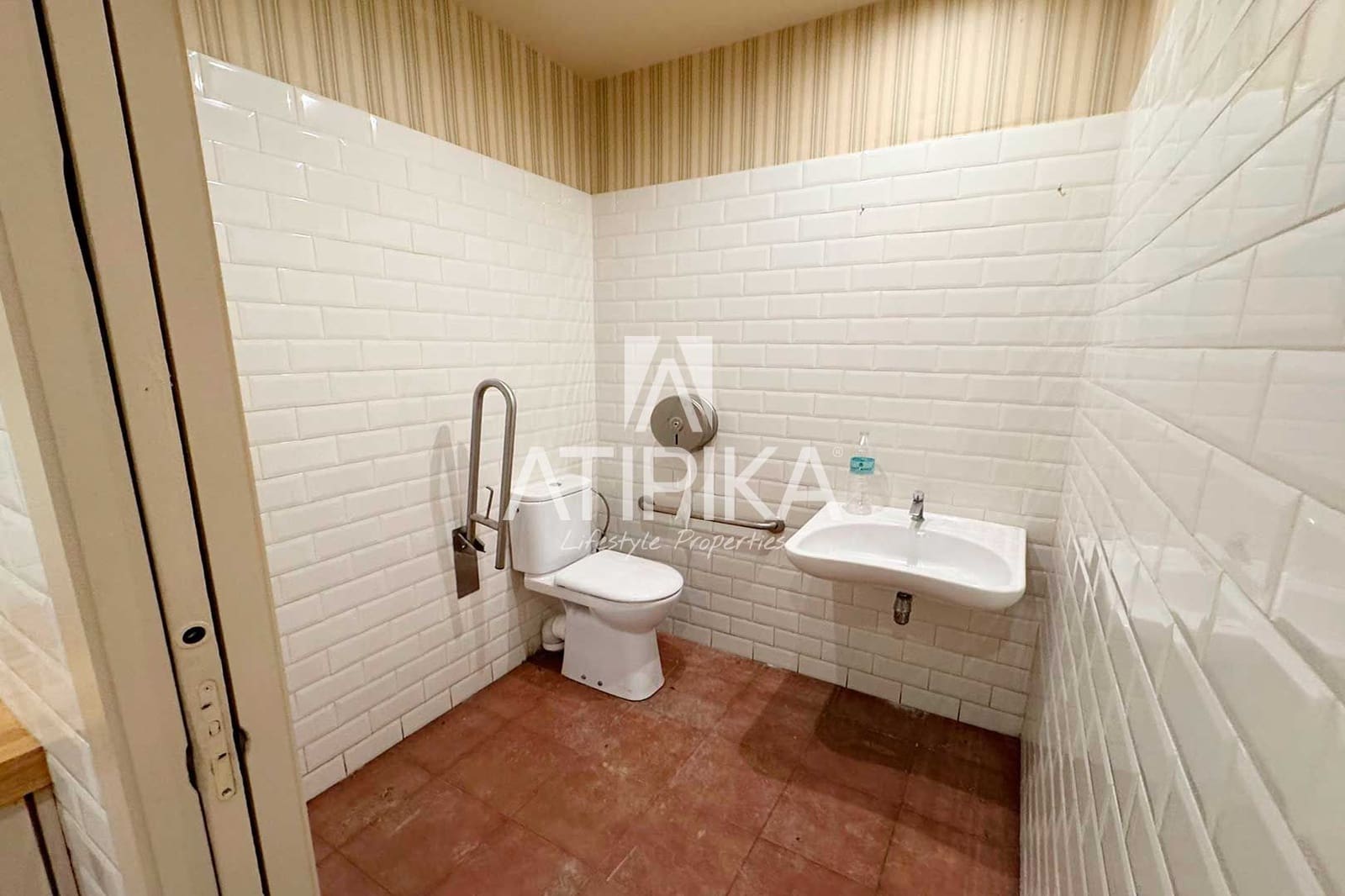 3 bedroom Commercial for rent in Barcelona city - € 17,500 (Ref: 9548751)