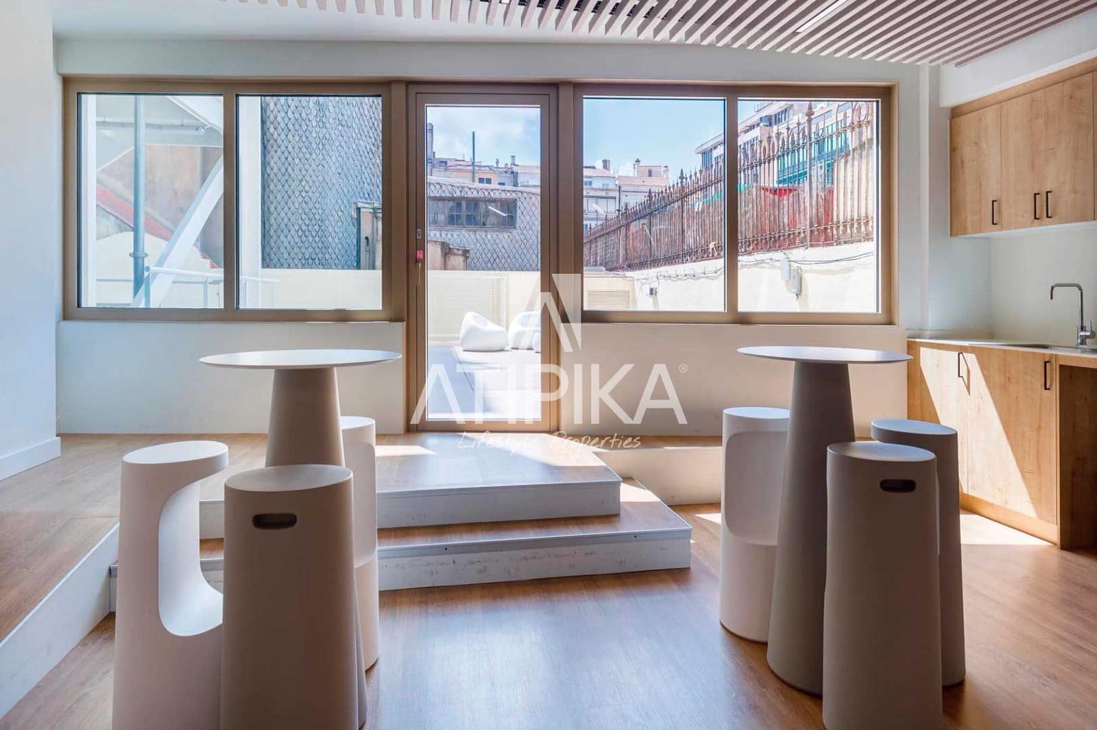 Kontor til leie i Barcelona by - € 16 856 (Ref: 9548753)