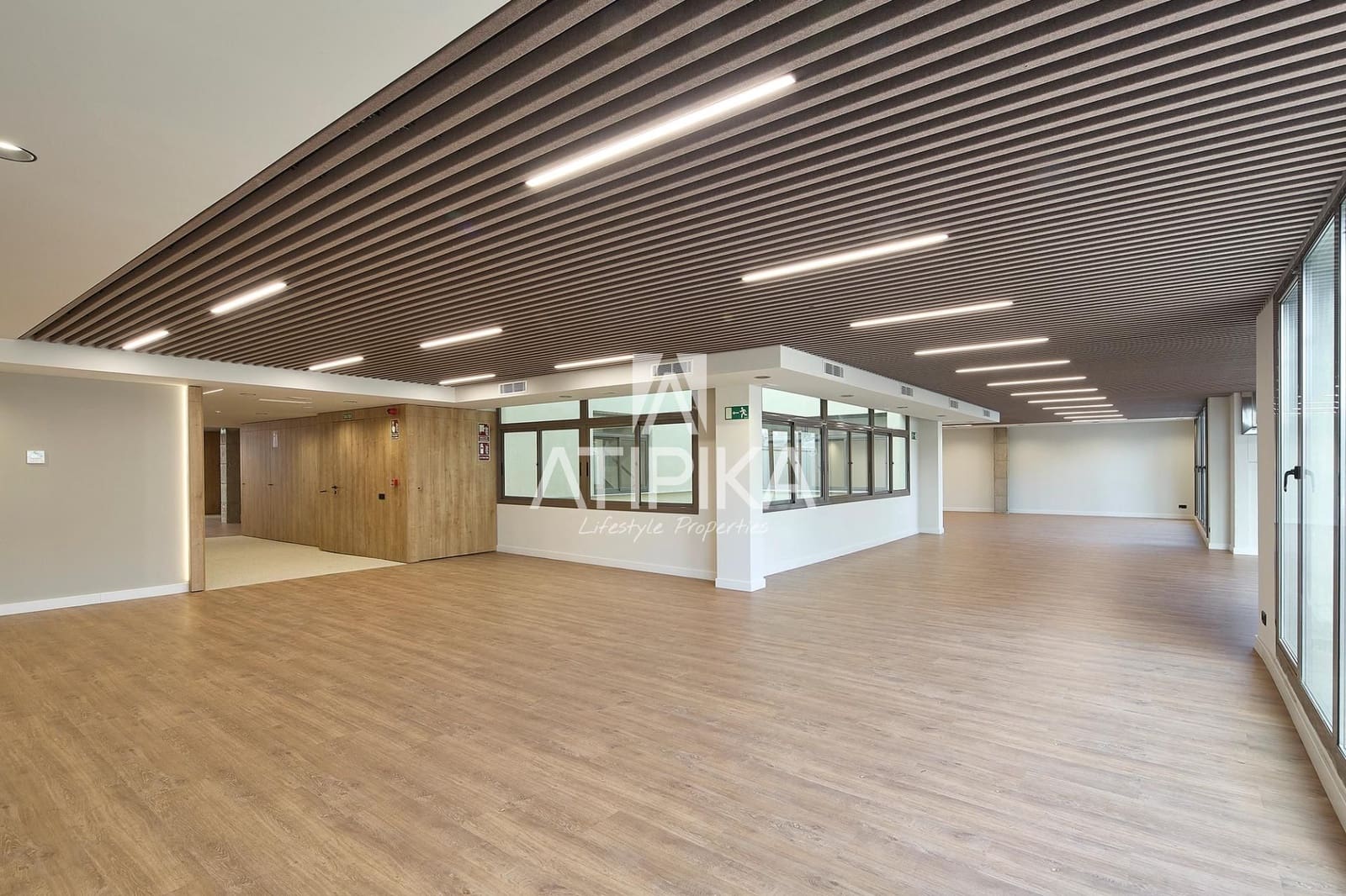 Kontor til leie i Barcelona by - € 16 856 (Ref: 9548753)