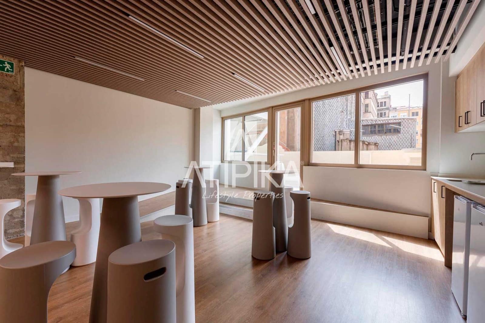 Kontor til leie i Barcelona by - € 16 856 (Ref: 9548753)