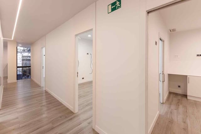 2 soverom Kontor til leie i Barcelona by - € 24 003 (Ref: 9548755)