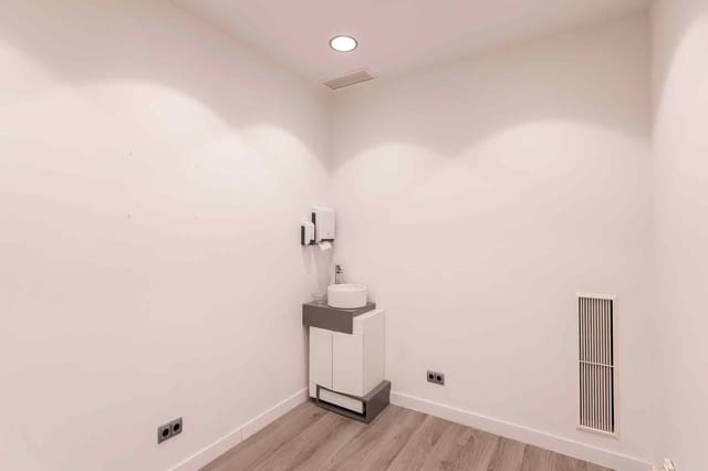 2 soverom Kontor til leie i Barcelona by - € 24 003 (Ref: 9548755)