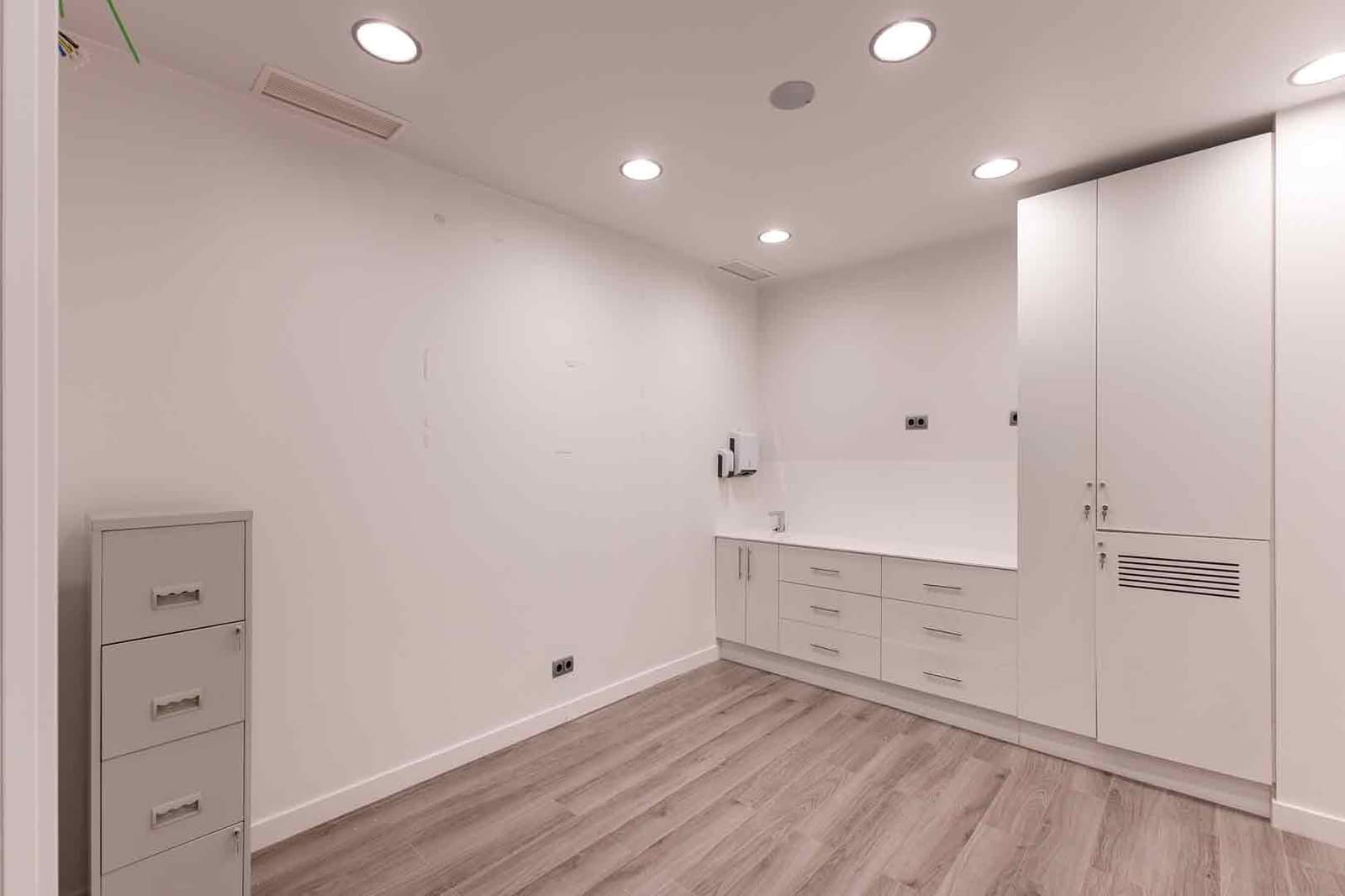 2 soverom Kontor til leie i Barcelona by - € 24 003 (Ref: 9548755)