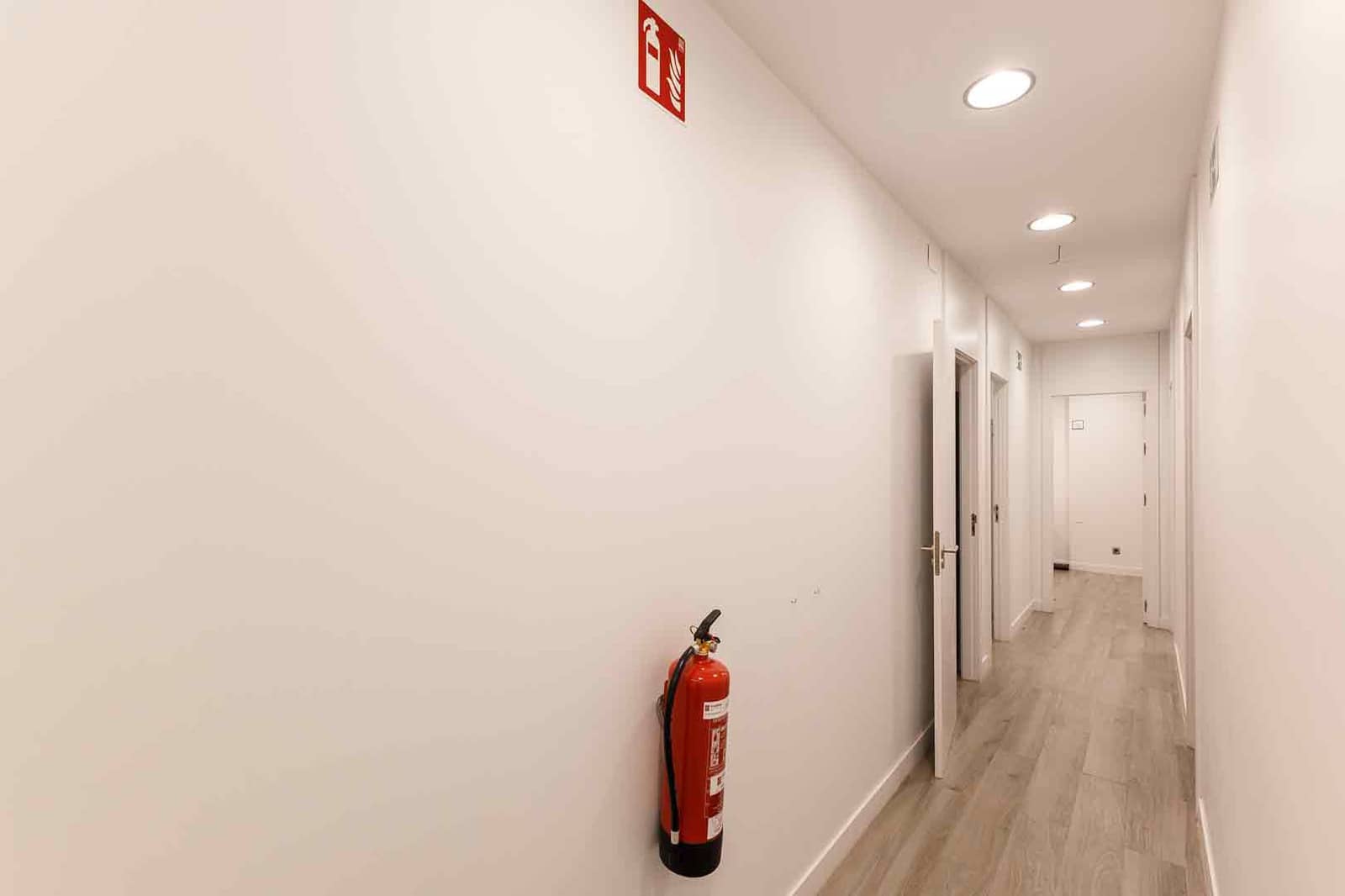 2 soverom Kontor til leie i Barcelona by - € 24 003 (Ref: 9548755)