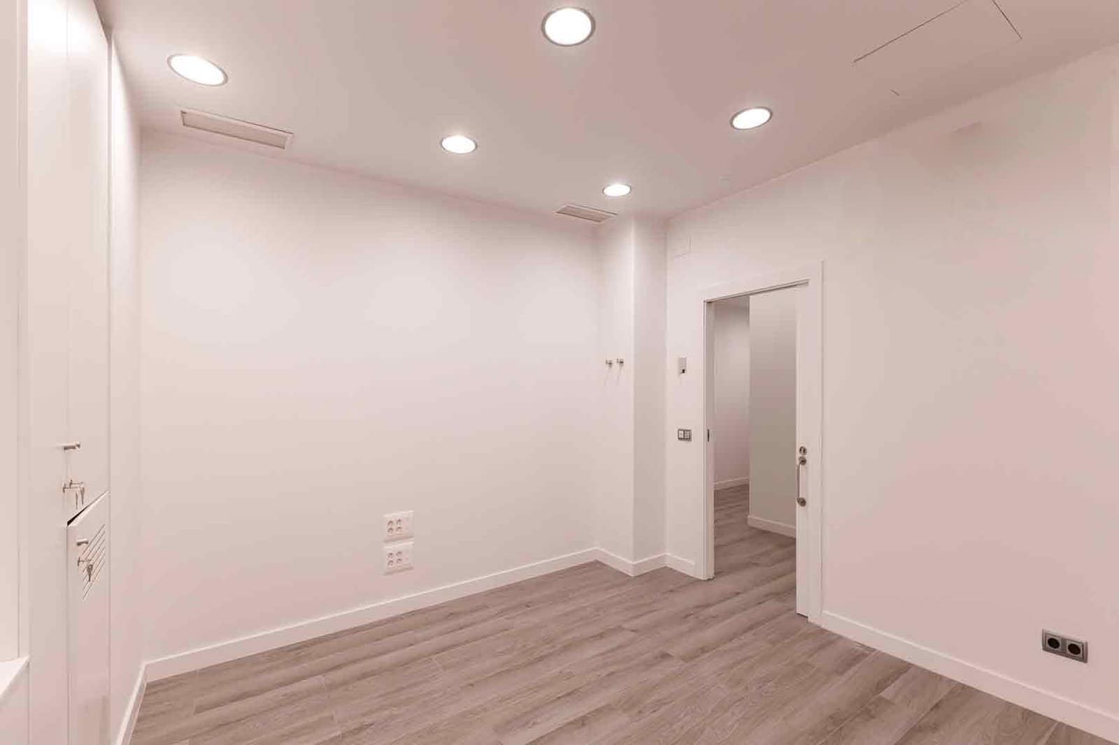 2 soverom Kontor til leie i Barcelona by - € 24 003 (Ref: 9548755)