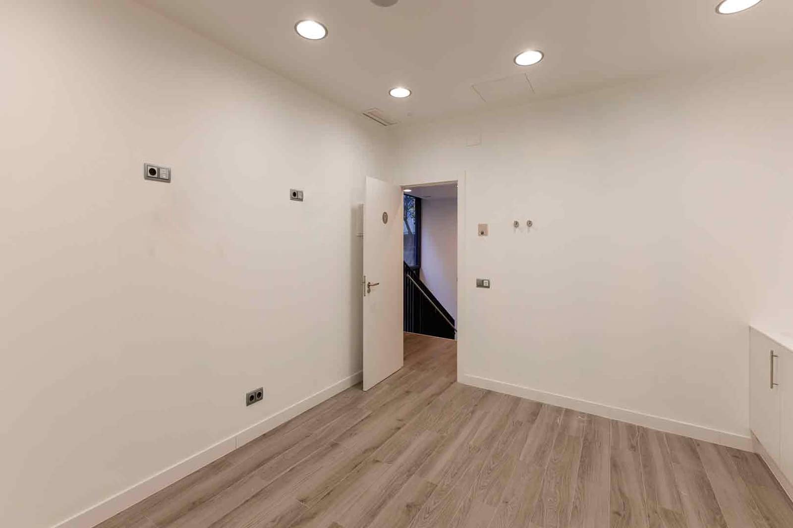 2 soverom Kontor til leie i Barcelona by - € 24 003 (Ref: 9548755)