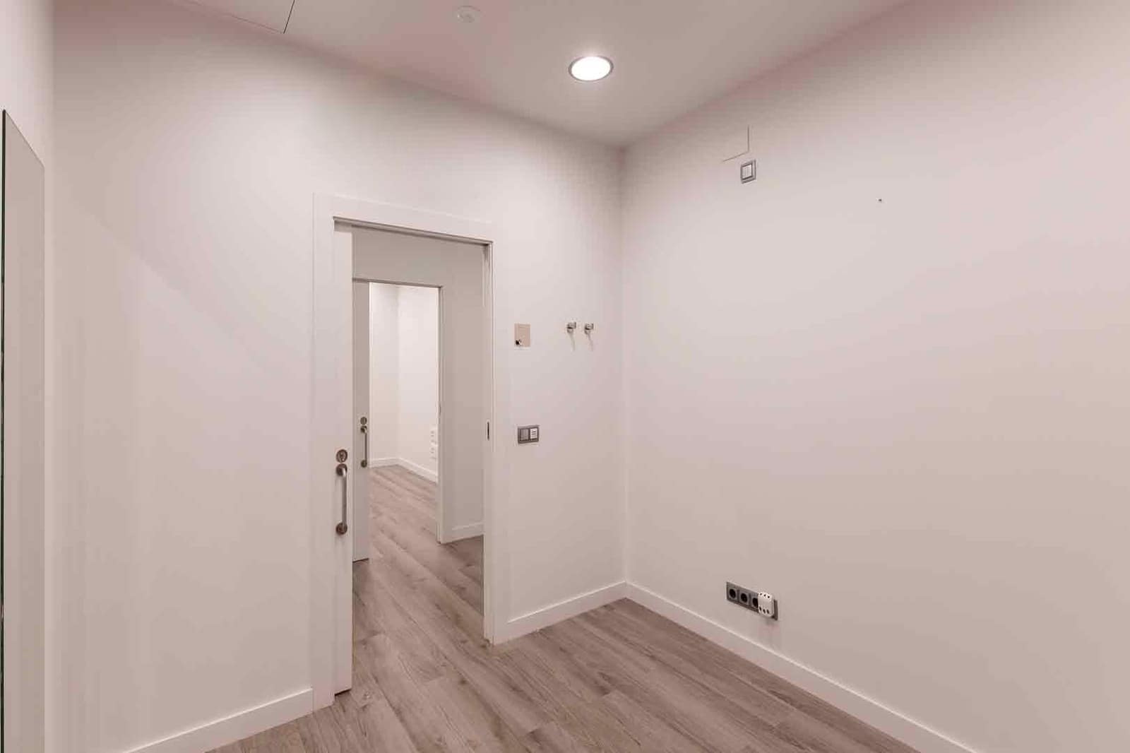 2 soverom Kontor til leie i Barcelona by - € 24 003 (Ref: 9548755)