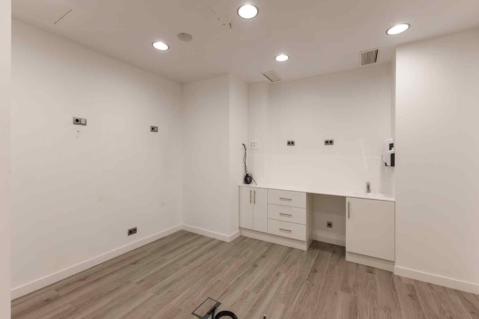 2 soverom Kontor til leie i Barcelona by - € 24 003 (Ref: 9548755)