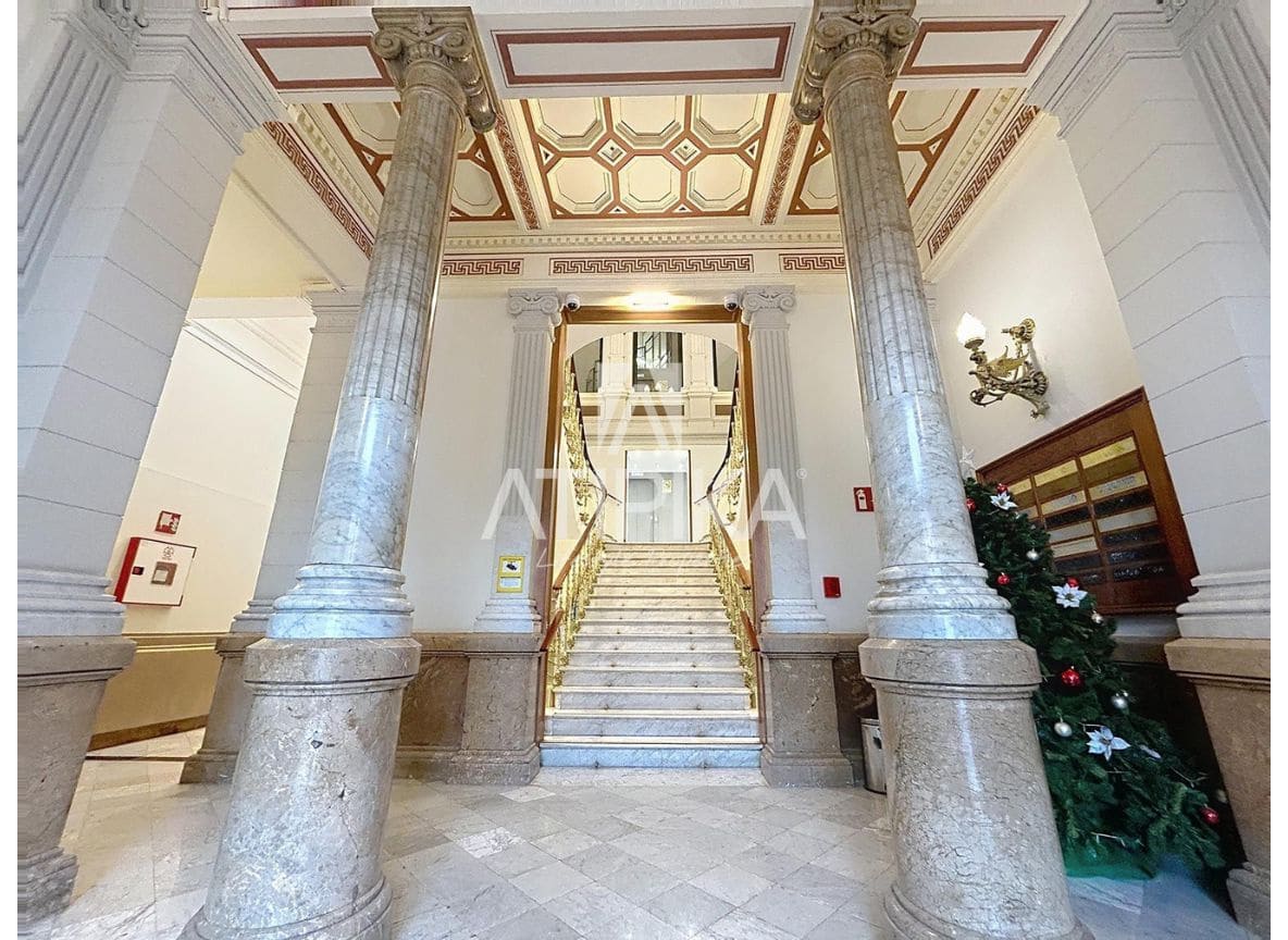 12 bedroom Office for rent in Barcelona city - € 13,000 (Ref: 9548761)