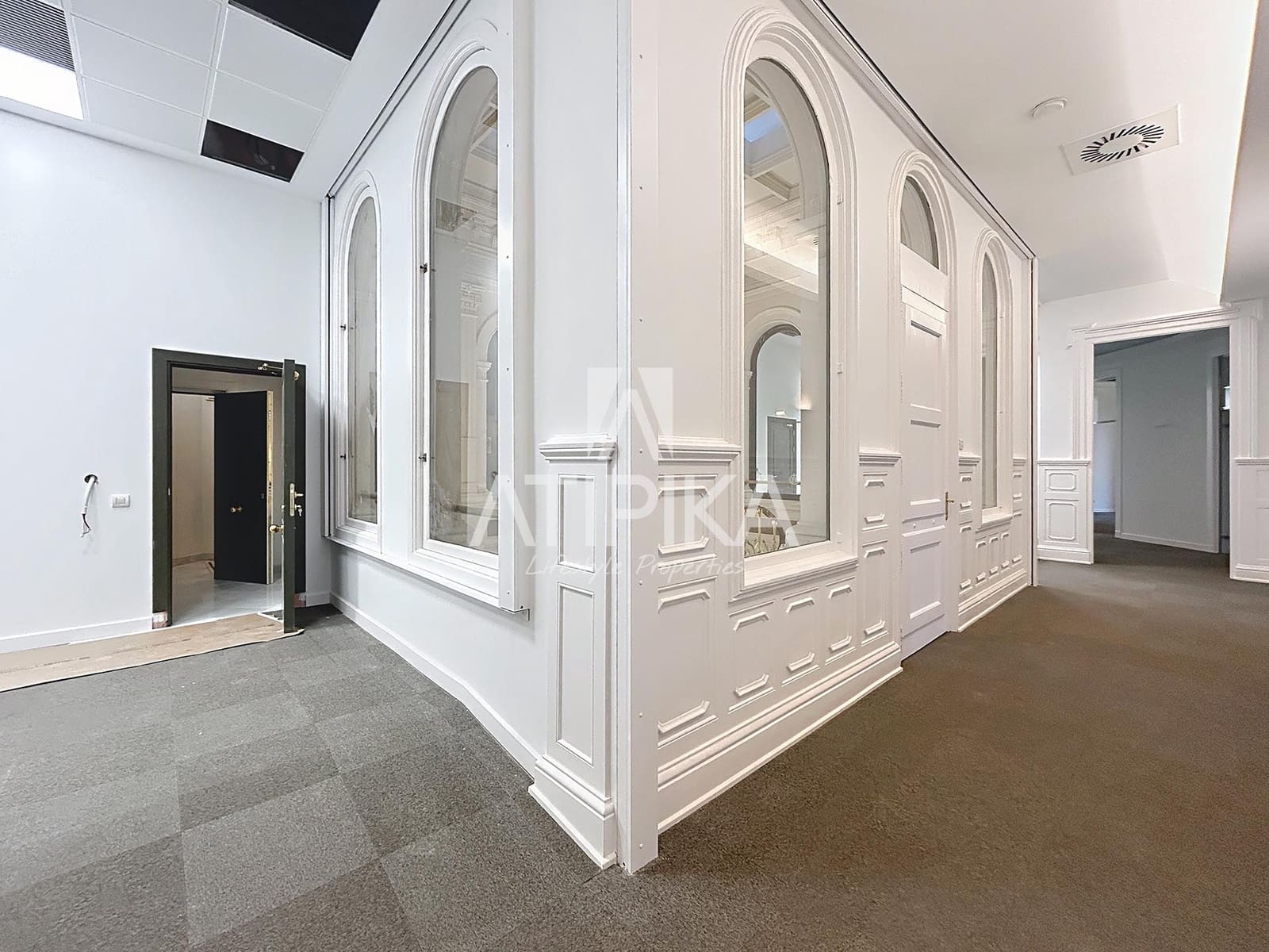 12 bedroom Office for rent in Barcelona city - € 13,000 (Ref: 9548761)