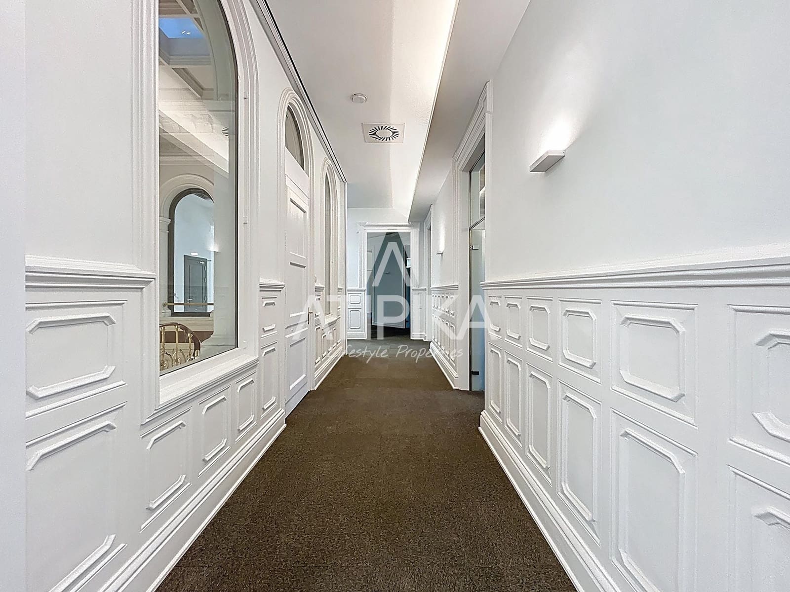 12 bedroom Office for rent in Barcelona city - € 13,000 (Ref: 9548761)