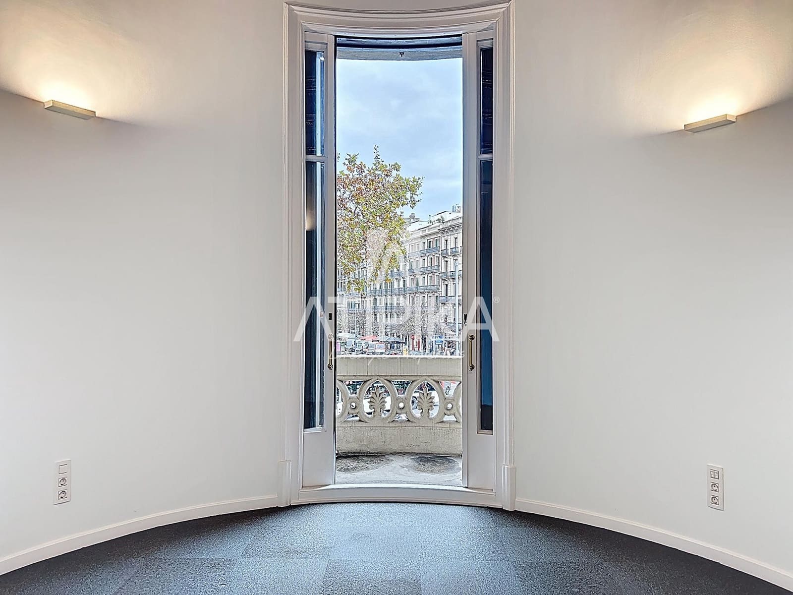 12 bedroom Office for rent in Barcelona city - € 13,000 (Ref: 9548761)