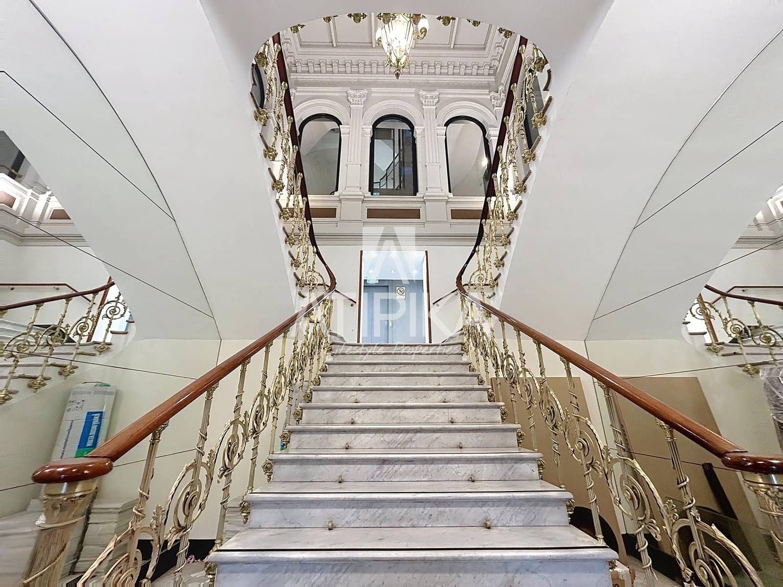 12 bedroom Office for rent in Barcelona city - € 13,000 (Ref: 9548761)