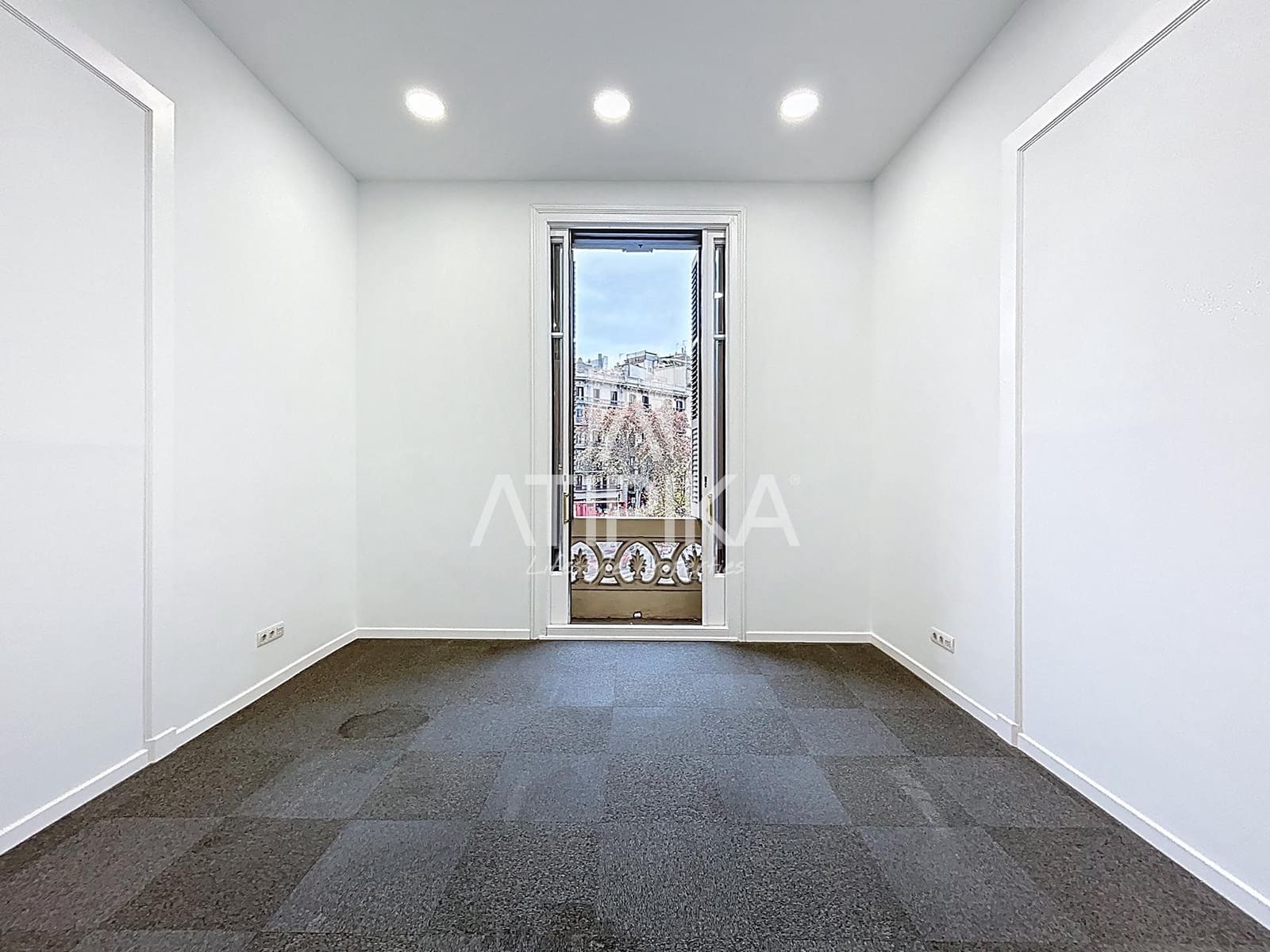 12 bedroom Office for rent in Barcelona city - € 13,000 (Ref: 9548761)