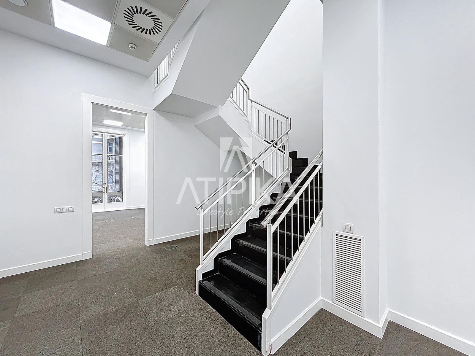 12 bedroom Office for rent in Barcelona city - € 13,000 (Ref: 9548761)