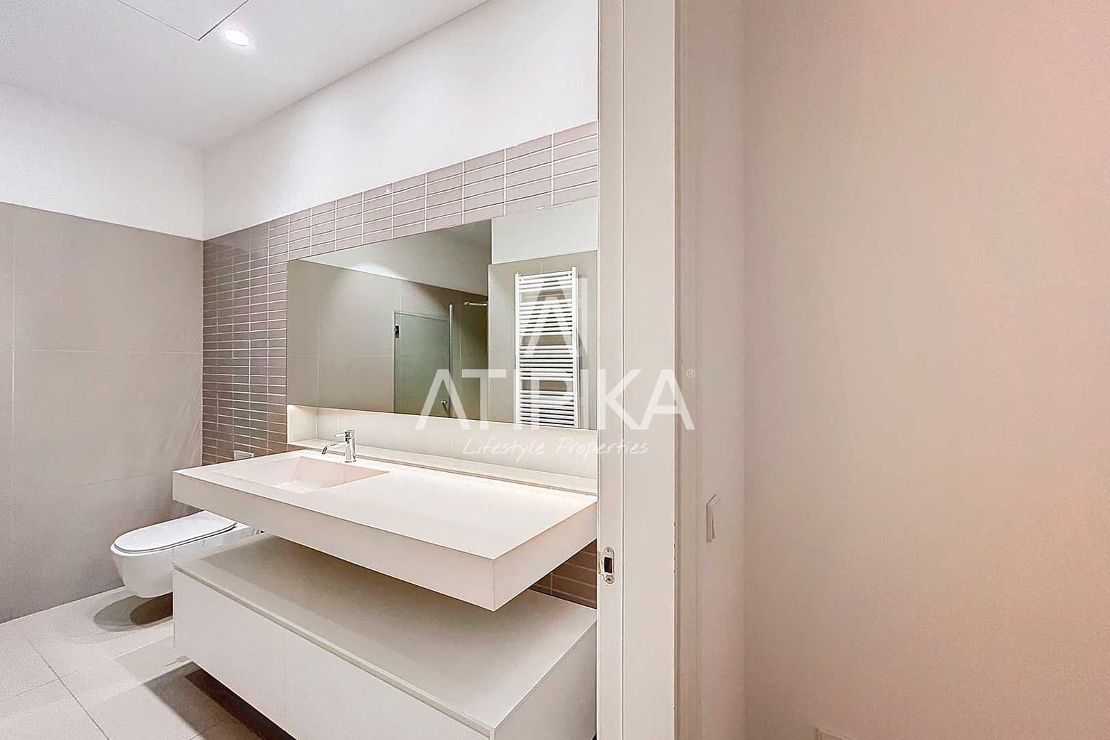 3 bedroom Apartment for rent in Barcelona city with pool - € 9,000 (Ref: 9548764)