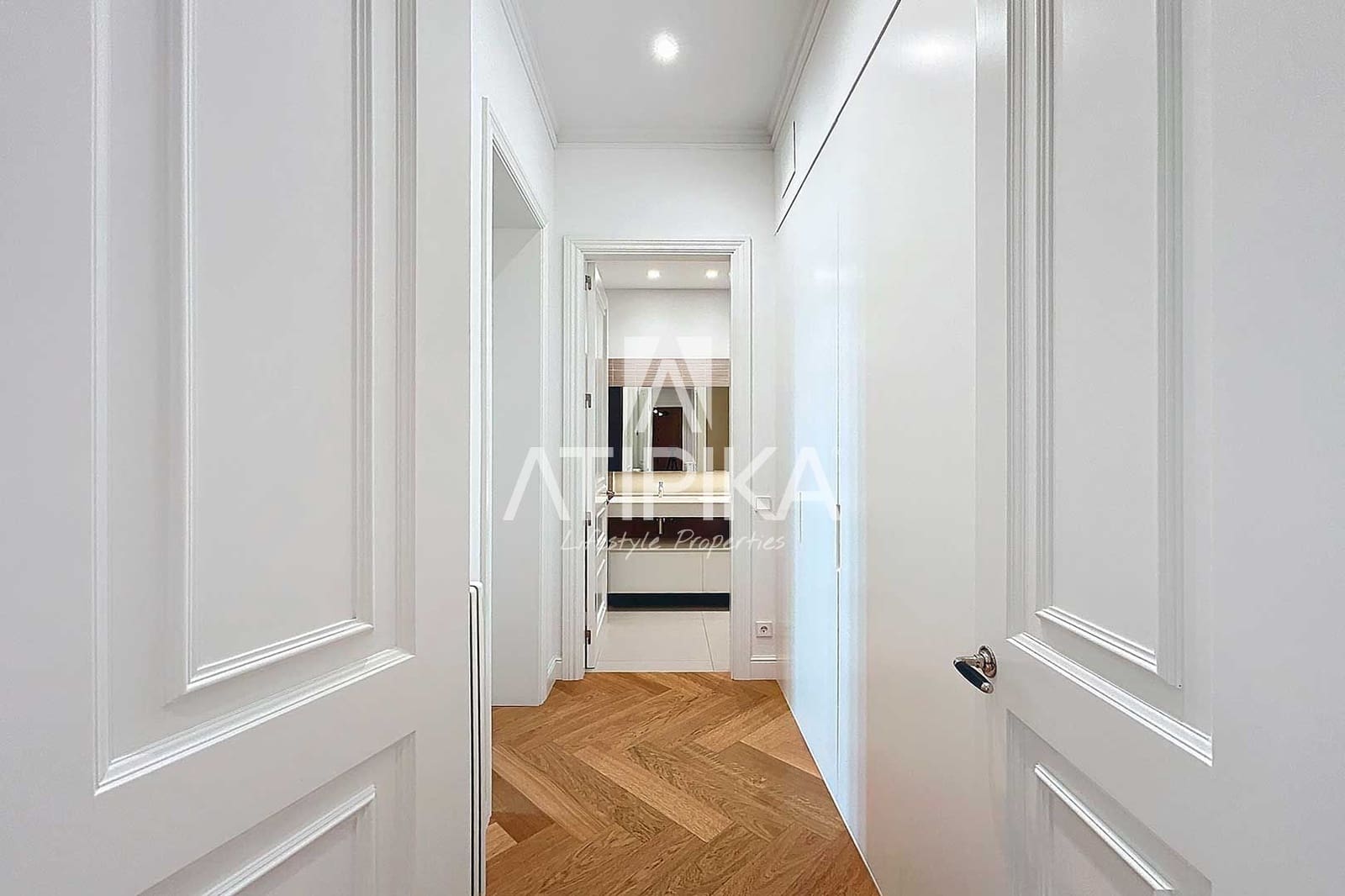 3 bedroom Apartment for rent in Barcelona city with pool - € 9,000 (Ref: 9548764)