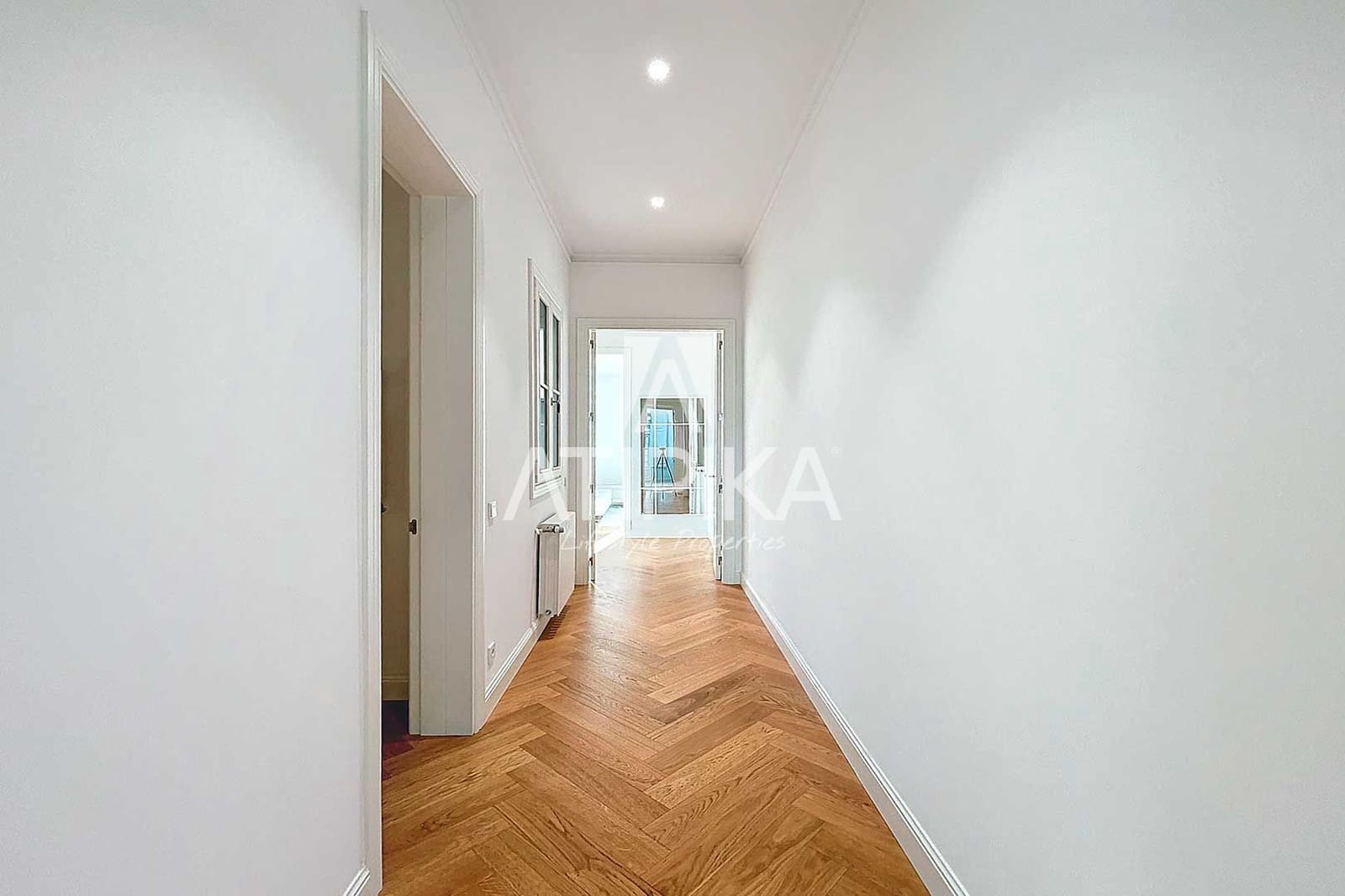 3 bedroom Apartment for rent in Barcelona city with pool - € 9,000 (Ref: 9548764)