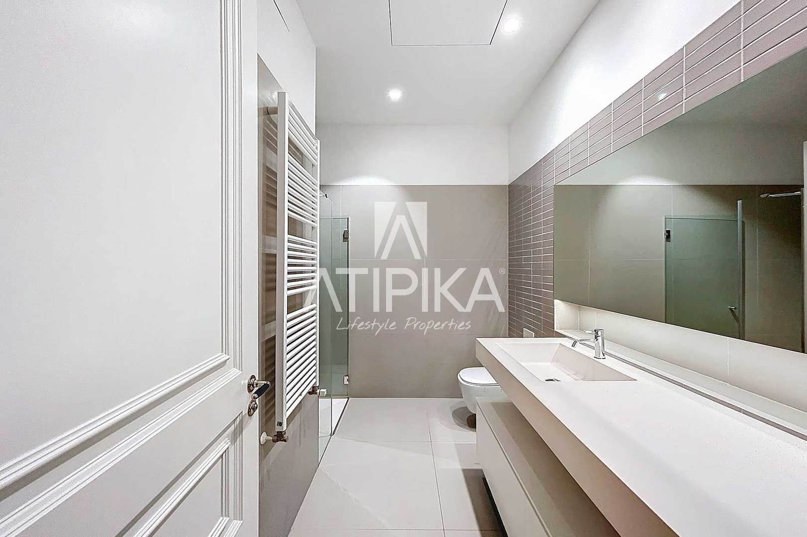 3 bedroom Apartment for rent in Barcelona city with pool - € 9,000 (Ref: 9548764)