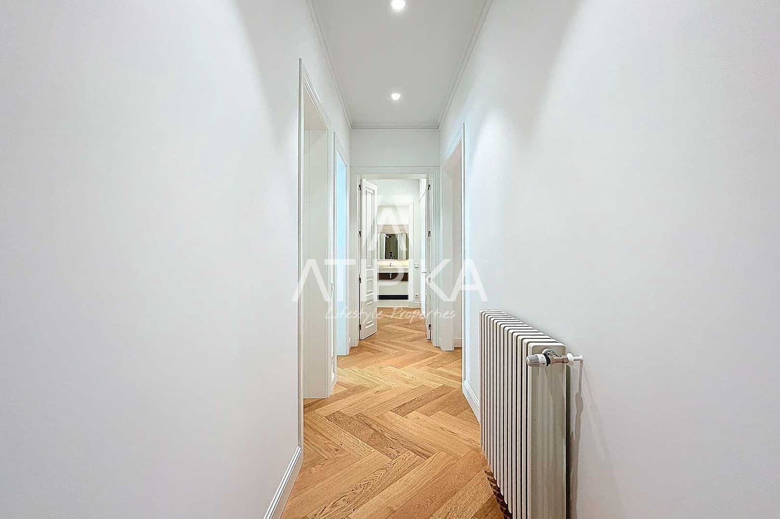 3 bedroom Apartment for rent in Barcelona city with pool - € 9,000 (Ref: 9548764)