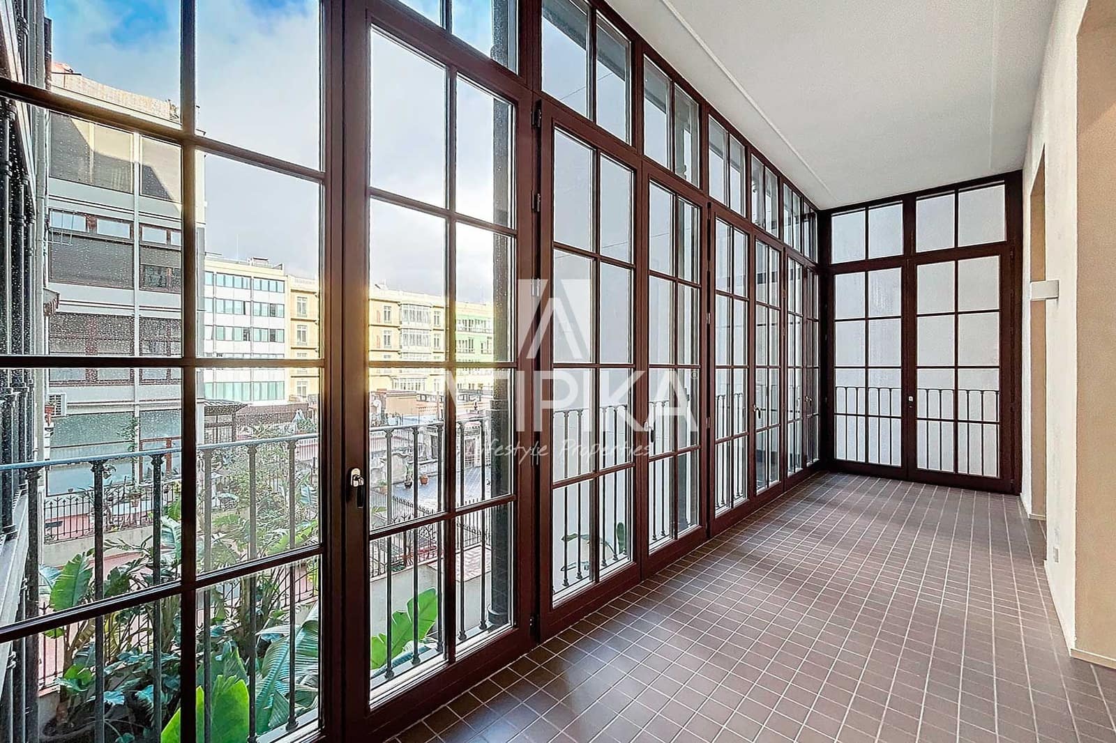 3 bedroom Apartment for rent in Barcelona city with pool - € 9,000 (Ref: 9548764)