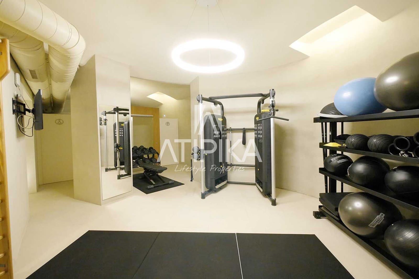 3 bedroom Apartment for rent in Barcelona city with pool - € 9,000 (Ref: 9548764)