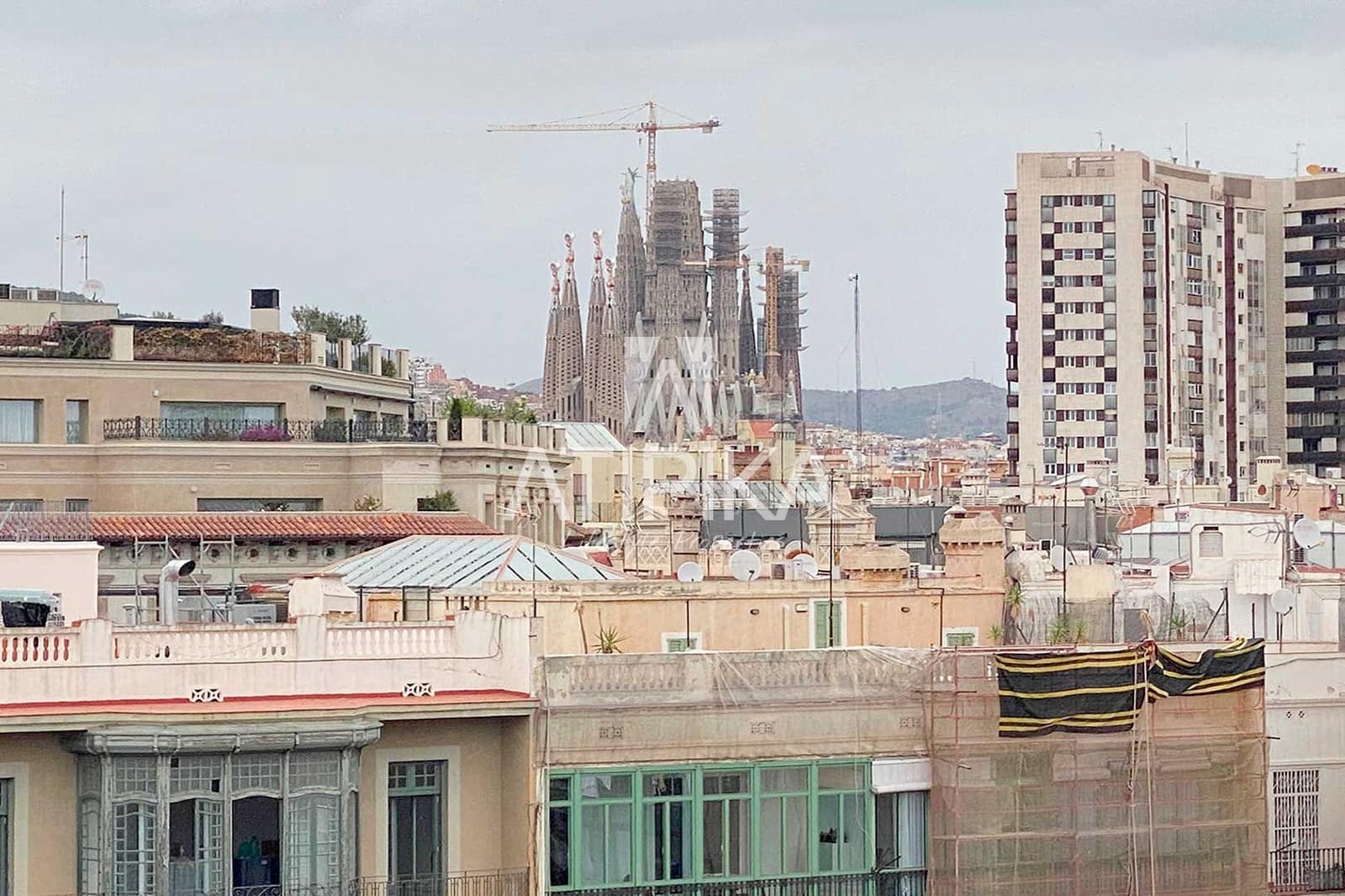 3 bedroom Apartment for rent in Barcelona city with pool - € 9,000 (Ref: 9548764)