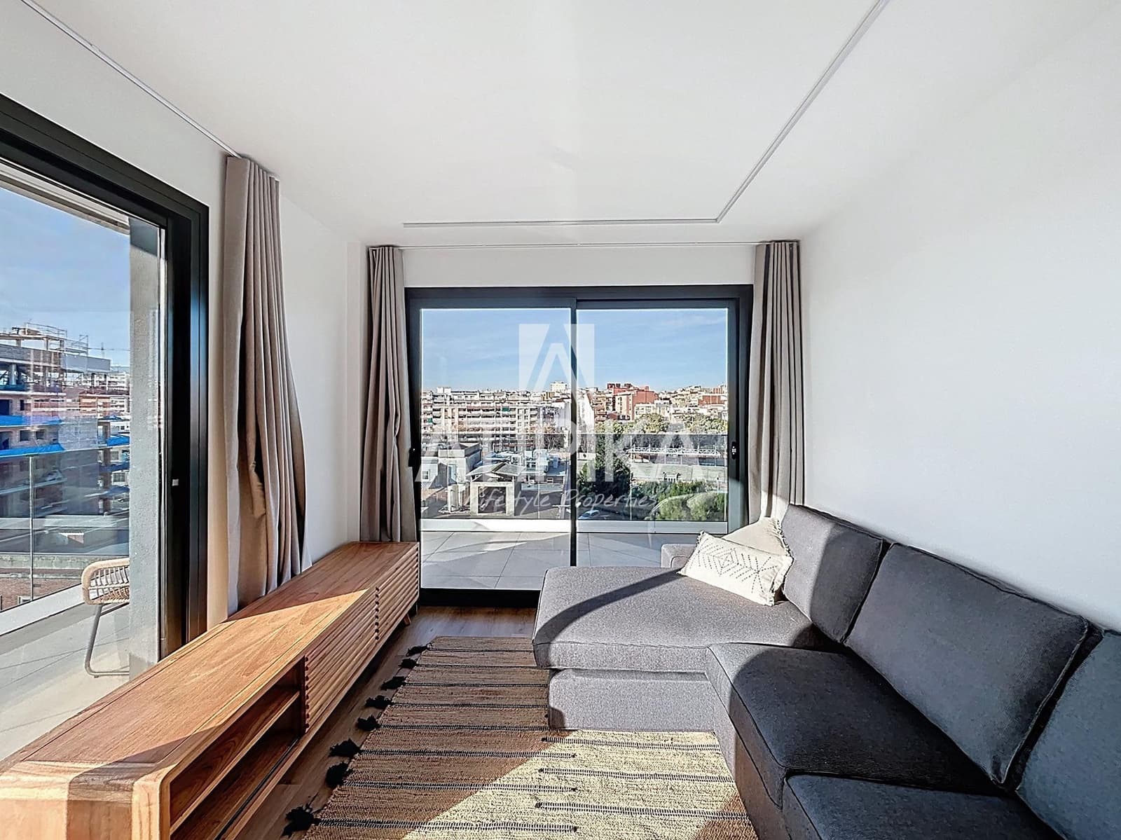 2 makuuhuone Kattohuoneisto vuokrattavana paikassa Esplugues de Llobregat mukana uima-altaan - 2 500 € (Ref: 9548765)