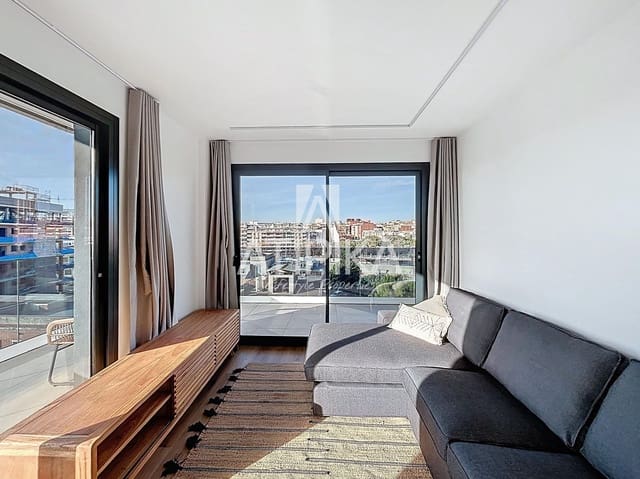 2 makuuhuone Kattohuoneisto vuokrattavana paikassa Esplugues de Llobregat mukana uima-altaan - 2 500 € (Ref: 9548765)