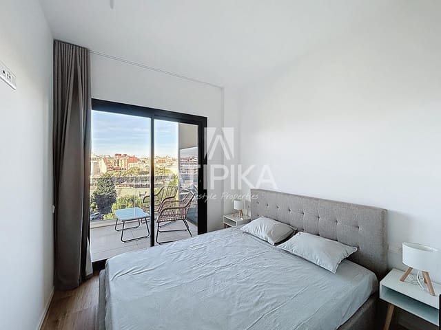 2 makuuhuone Kattohuoneisto vuokrattavana paikassa Esplugues de Llobregat mukana uima-altaan - 2 500 € (Ref: 9548765)