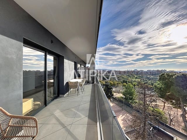 2 makuuhuone Kattohuoneisto vuokrattavana paikassa Esplugues de Llobregat mukana uima-altaan - 2 500 € (Ref: 9548765)