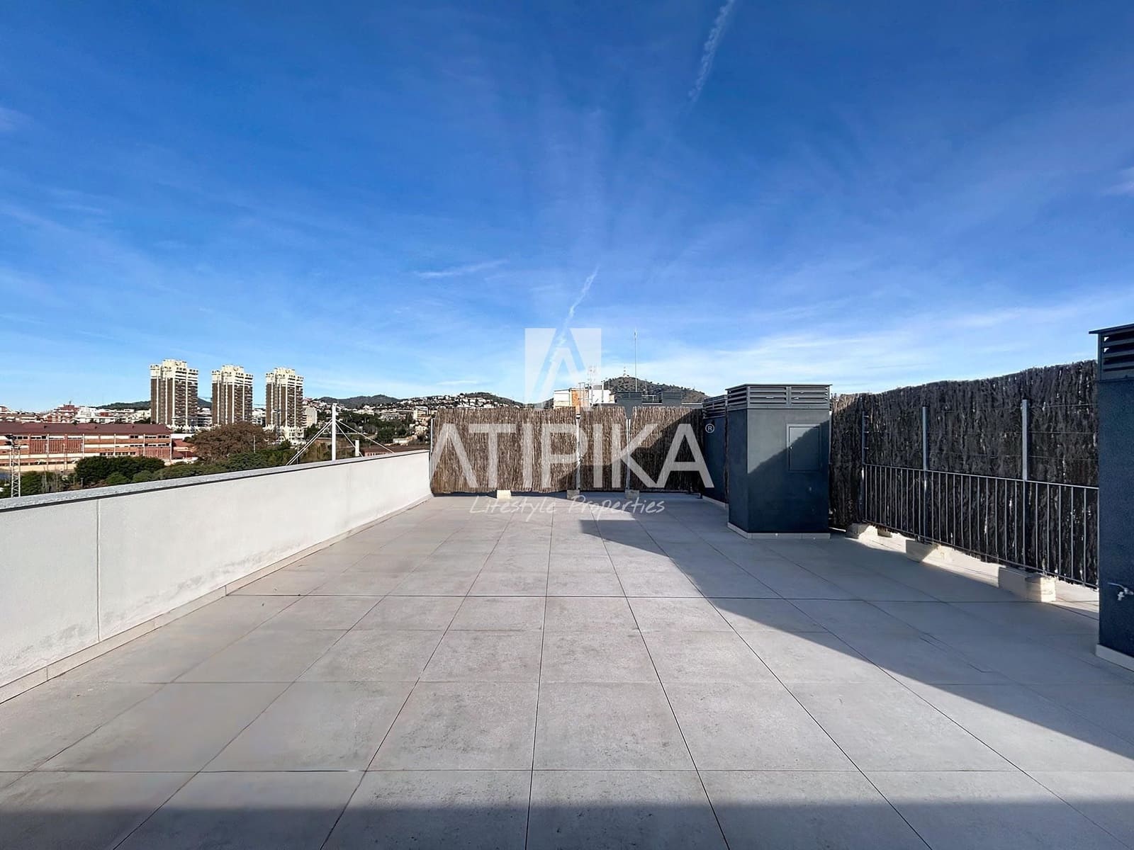 2 makuuhuone Kattohuoneisto vuokrattavana paikassa Esplugues de Llobregat mukana uima-altaan - 2 500 € (Ref: 9548765)